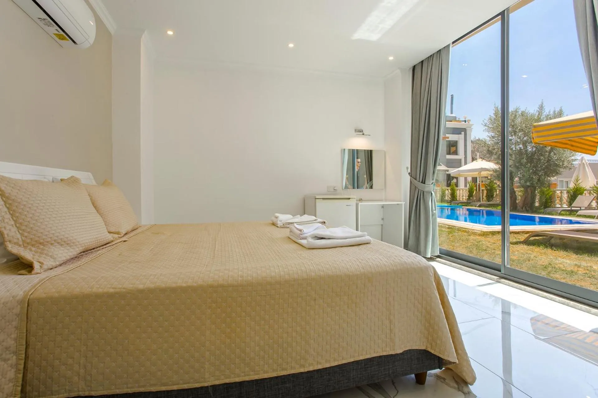 Bed in Nur Suites & Hotels