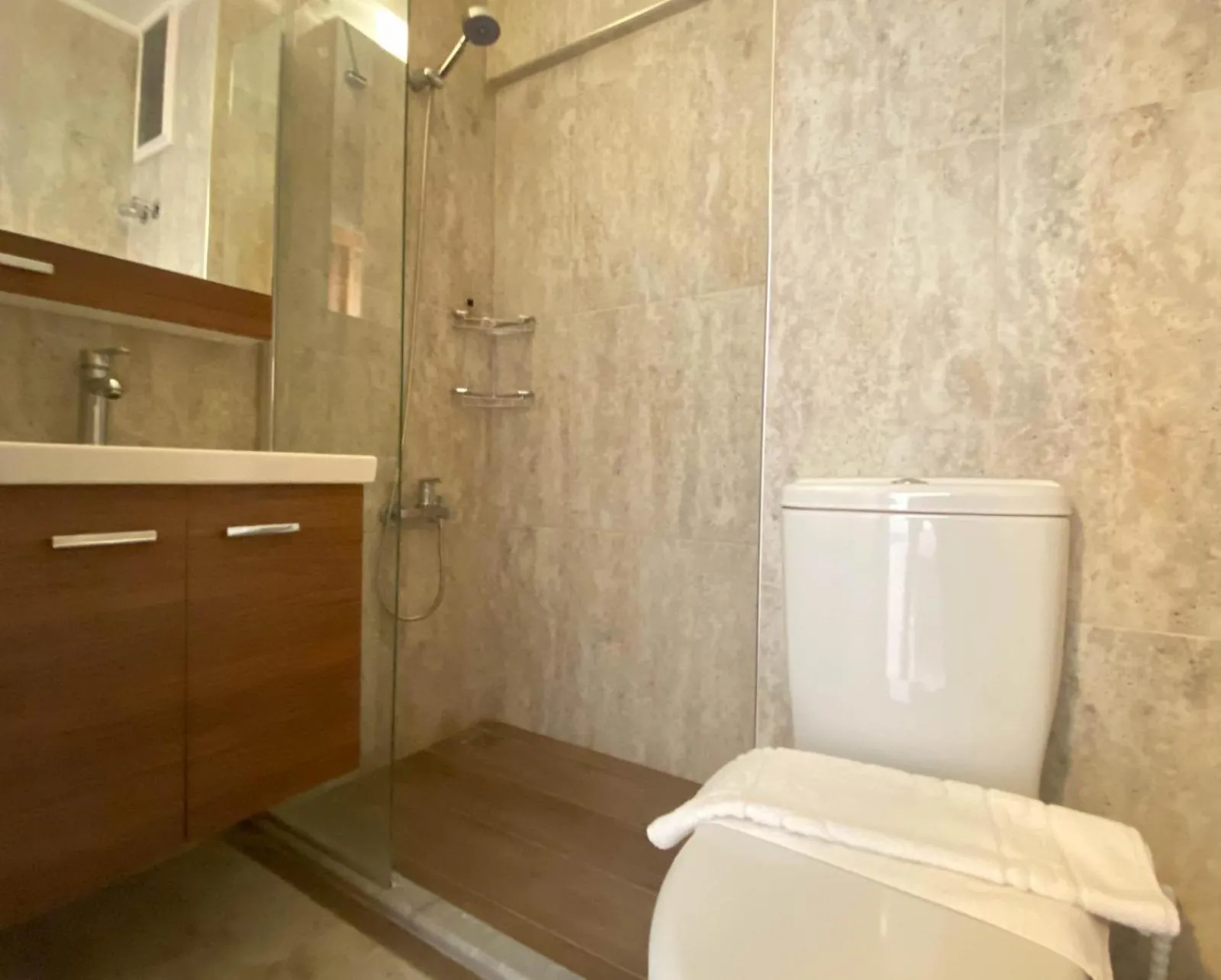 Shower in Nur Suites & Hotels