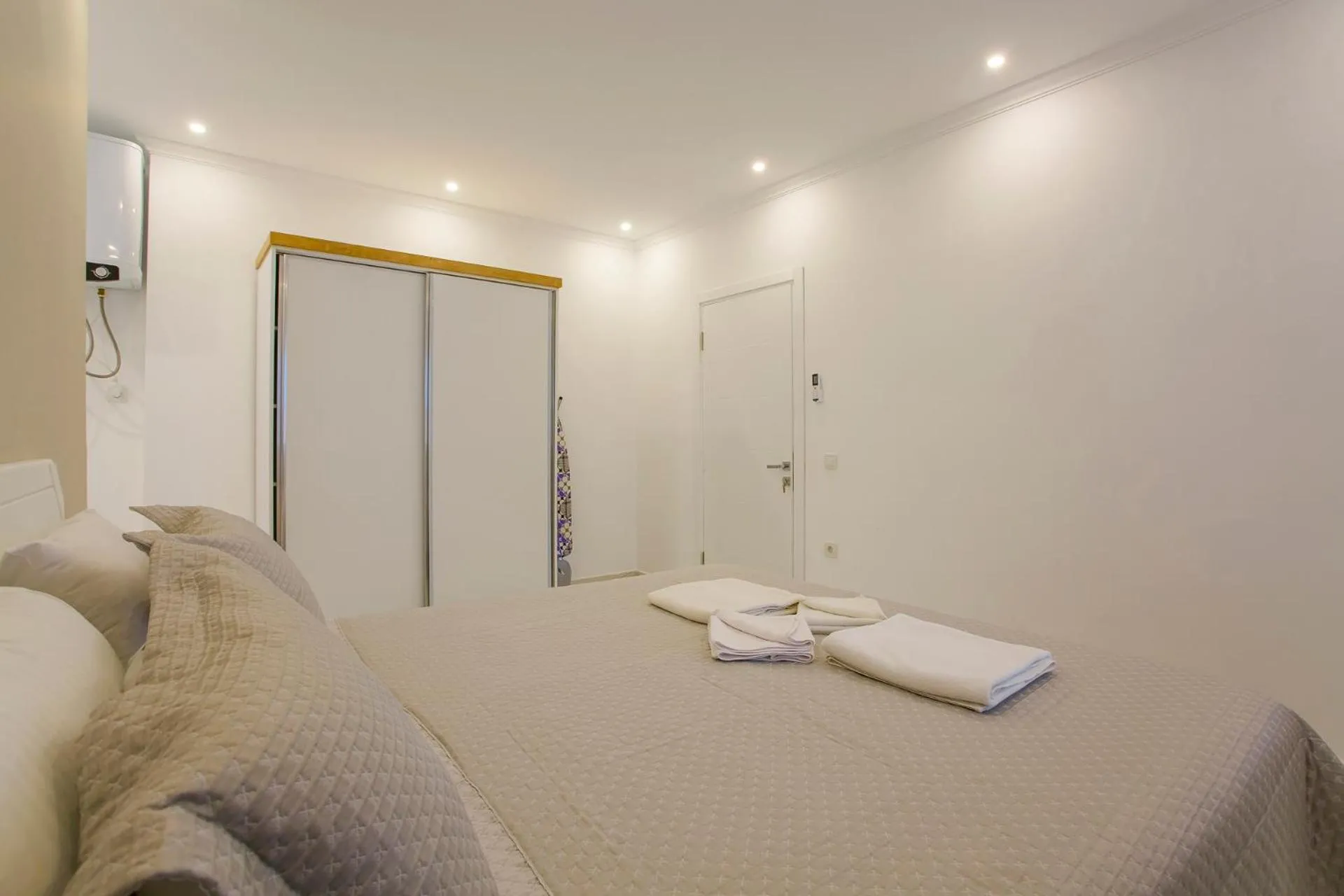 Bedroom, Bed in Nur Suites & Hotels