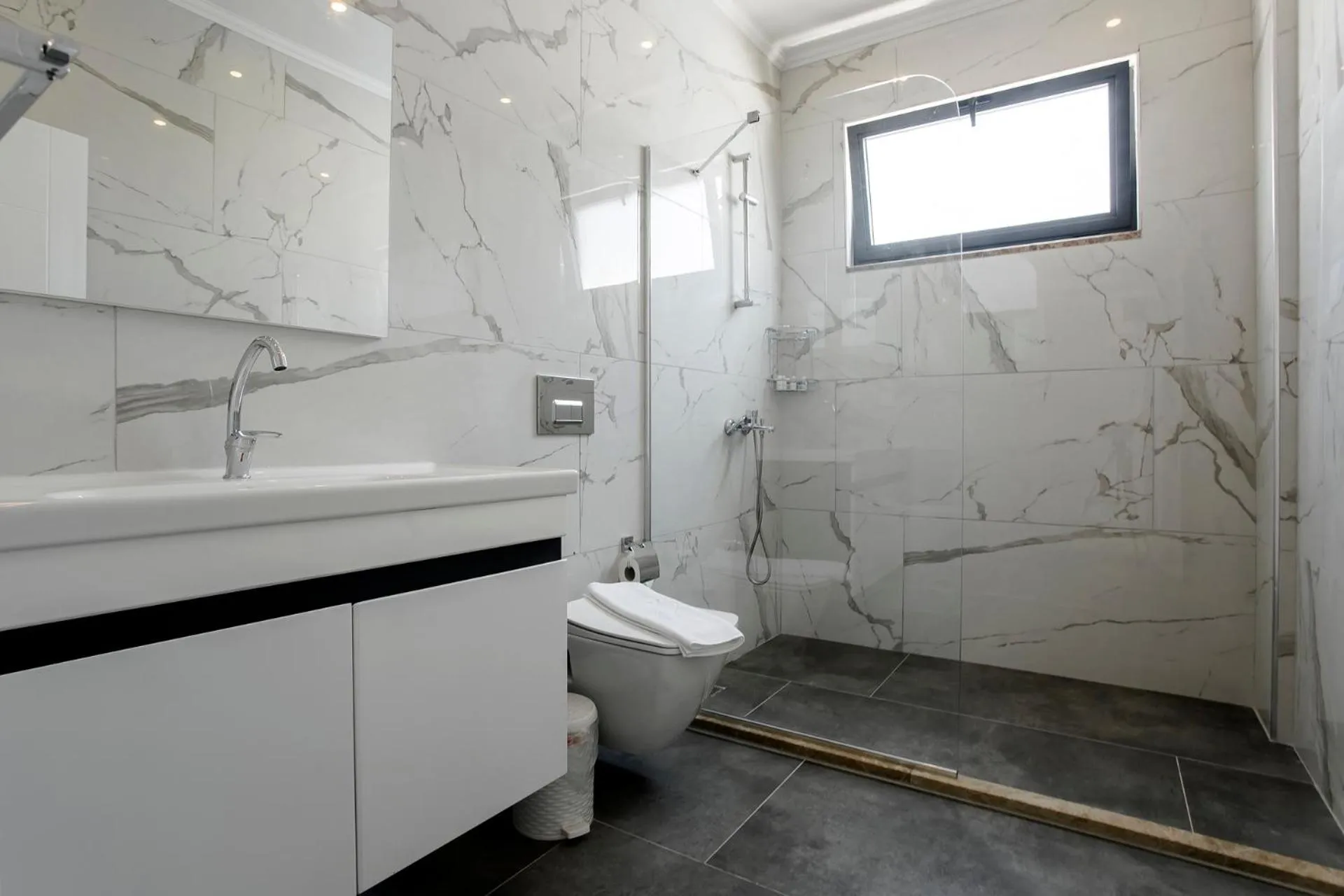 Bathroom in Nur Suites & Hotels