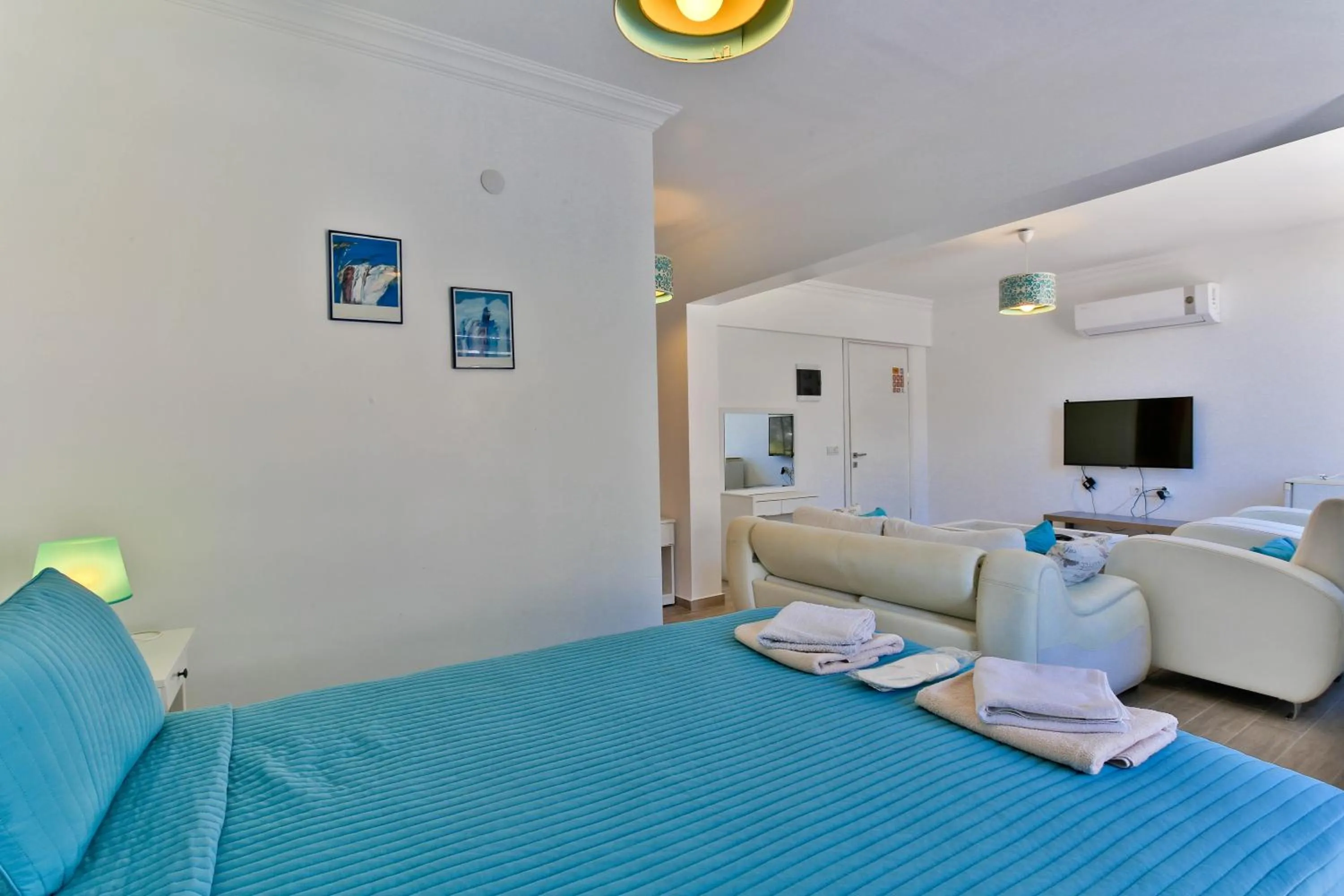 Photo of the whole room, Bed in Nur Suites & Hotels