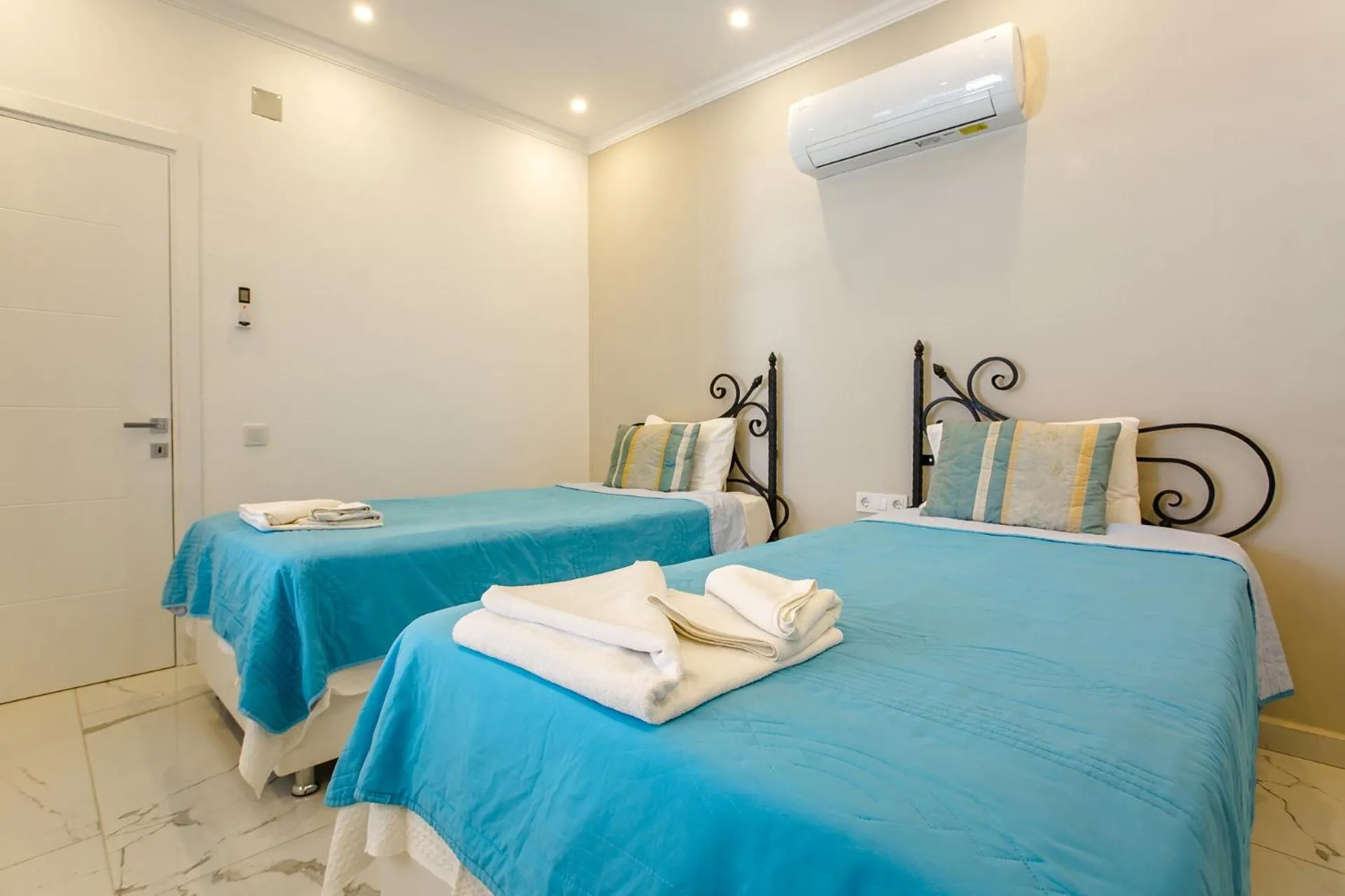 Bed in Nur Suites & Hotels