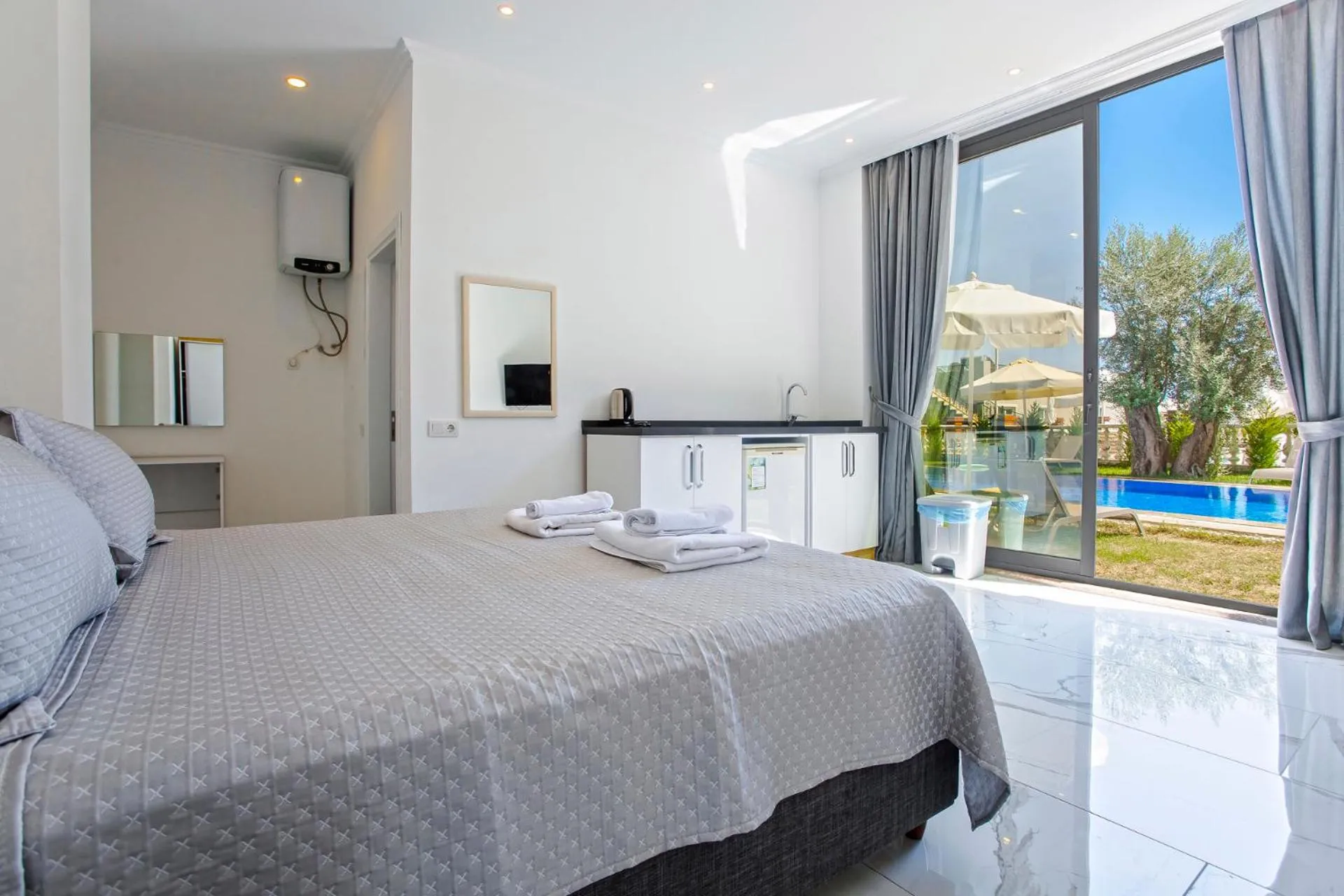 Bed in Nur Suites & Hotels