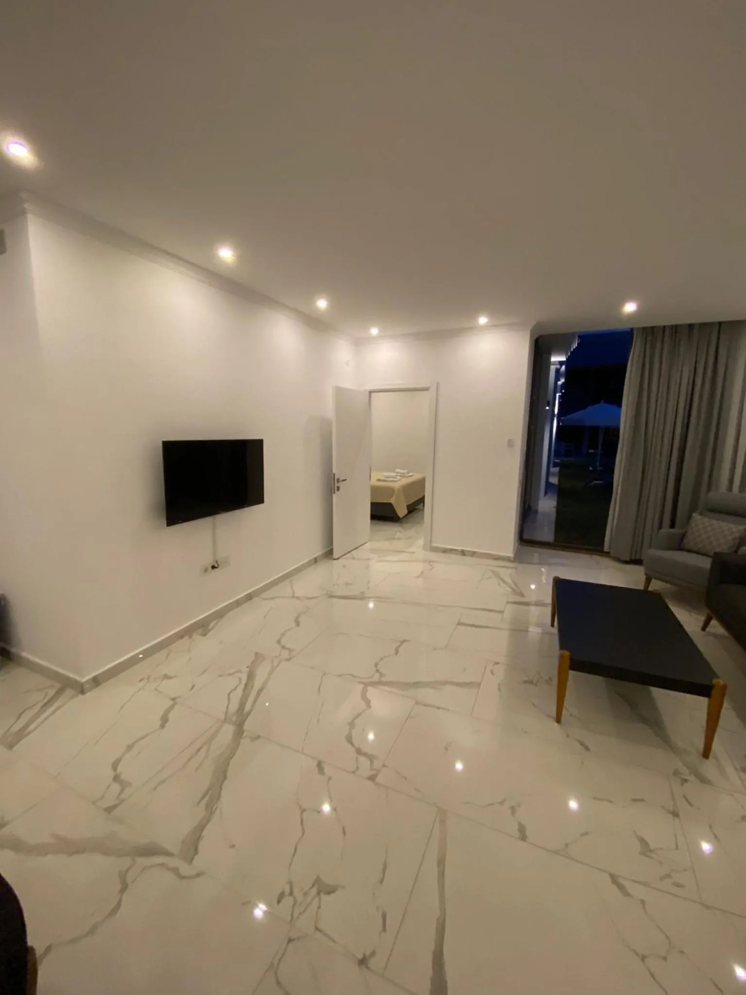 Communal lounge/ TV room in Nur Suites & Hotels