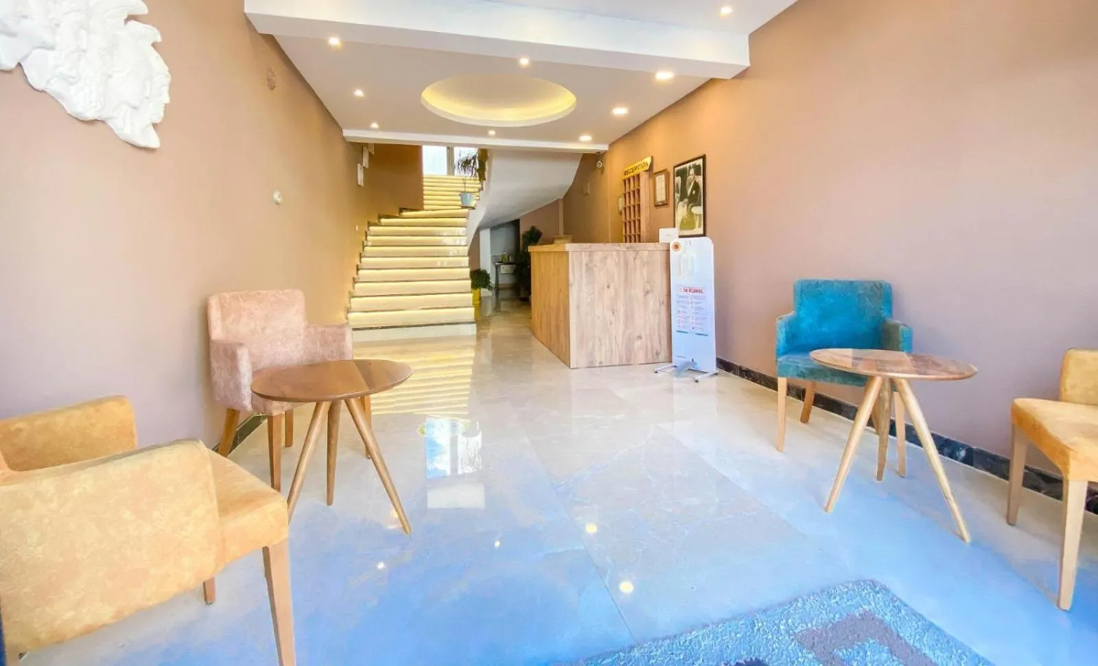 Lobby or reception in Nur Suites & Hotels