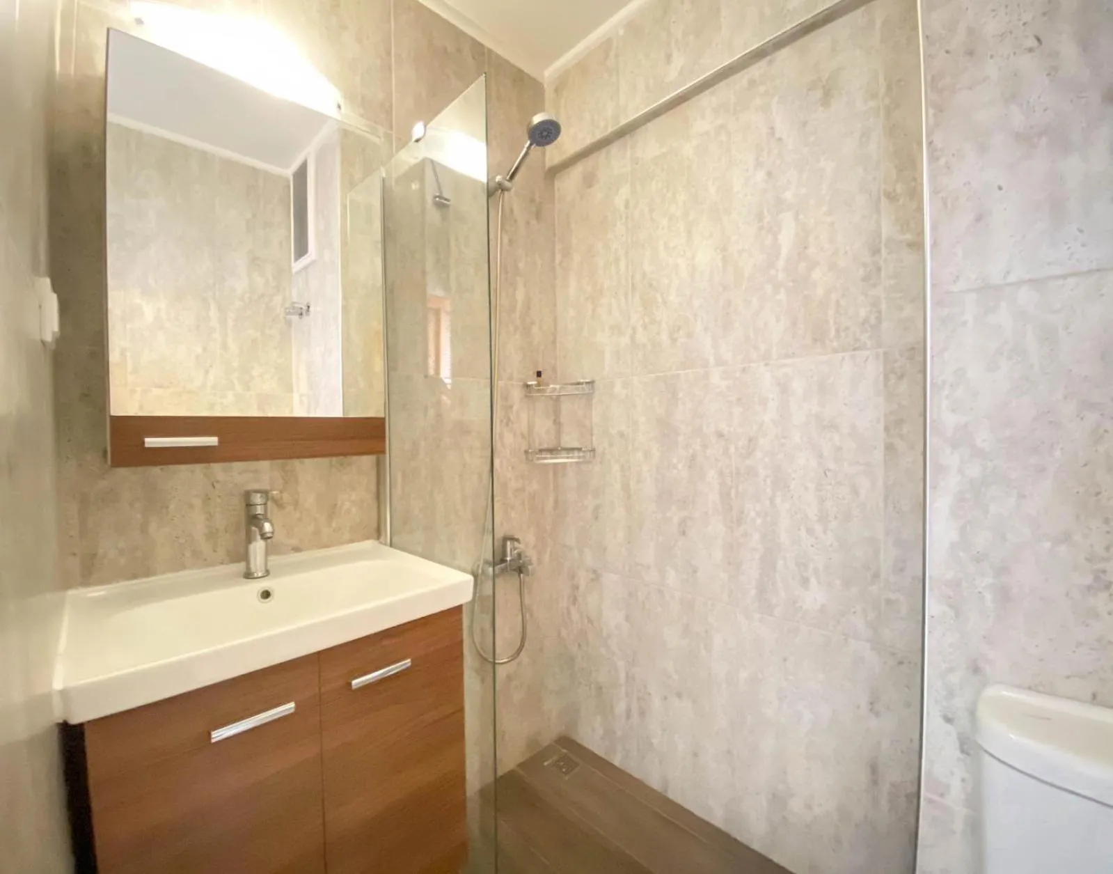 Shower in Nur Suites & Hotels