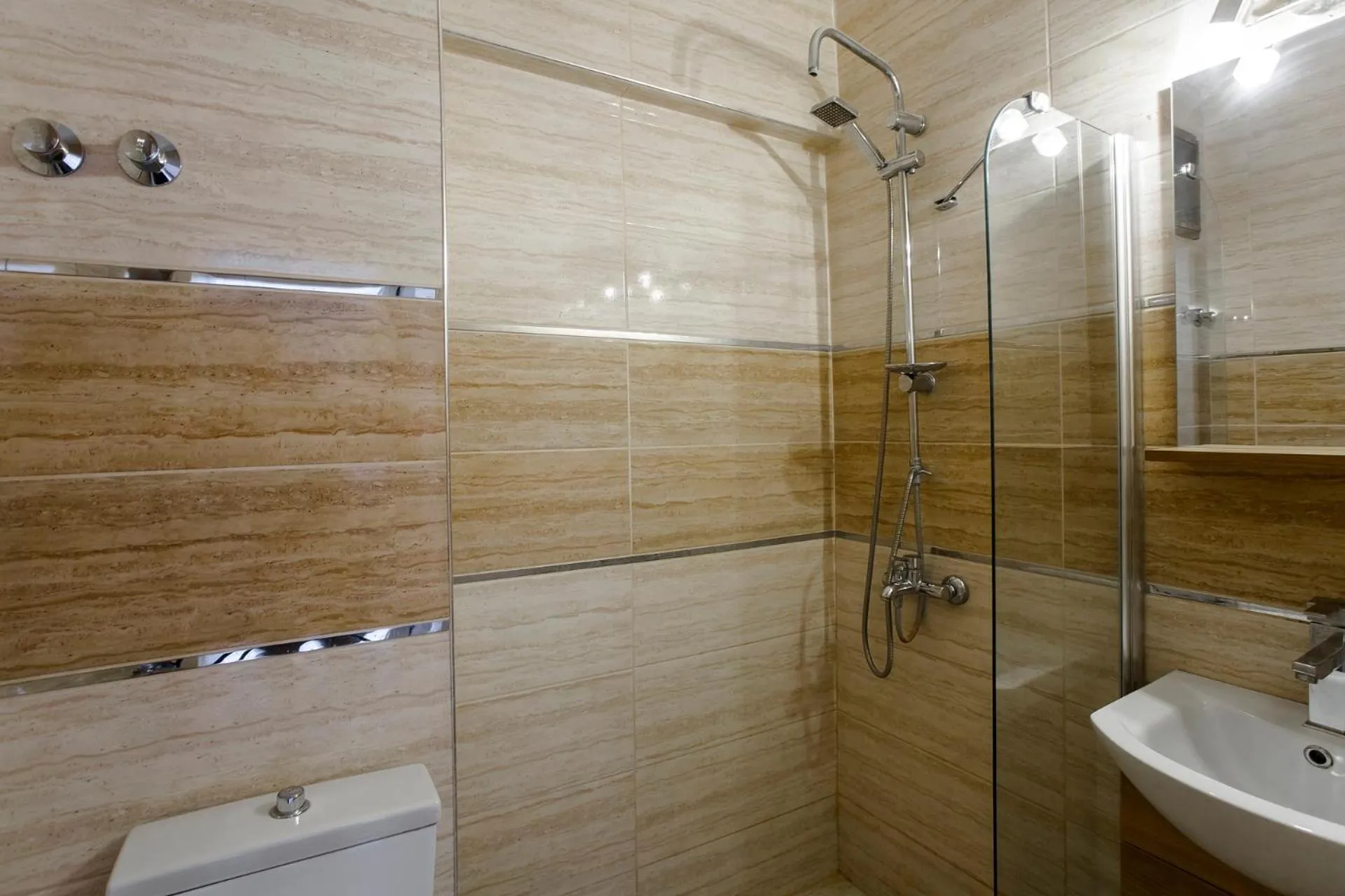 Shower in Nur Suites & Hotels
