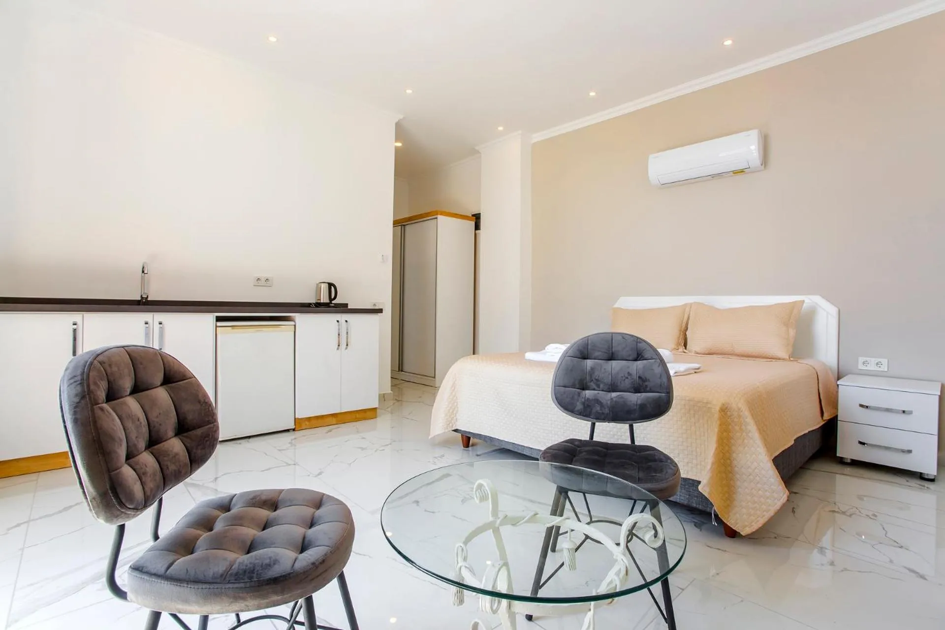Photo of the whole room in Nur Suites & Hotels