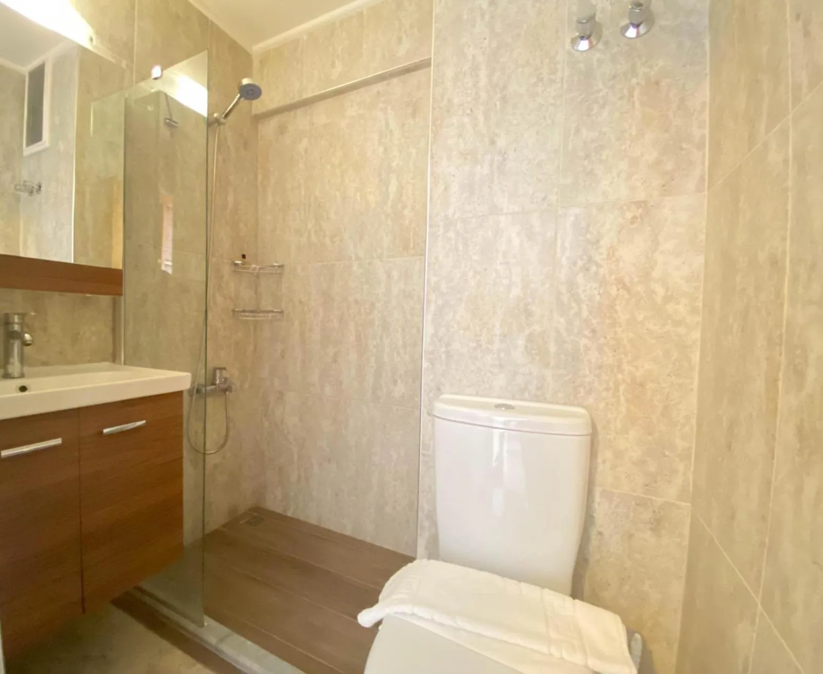 Shower in Nur Suites & Hotels