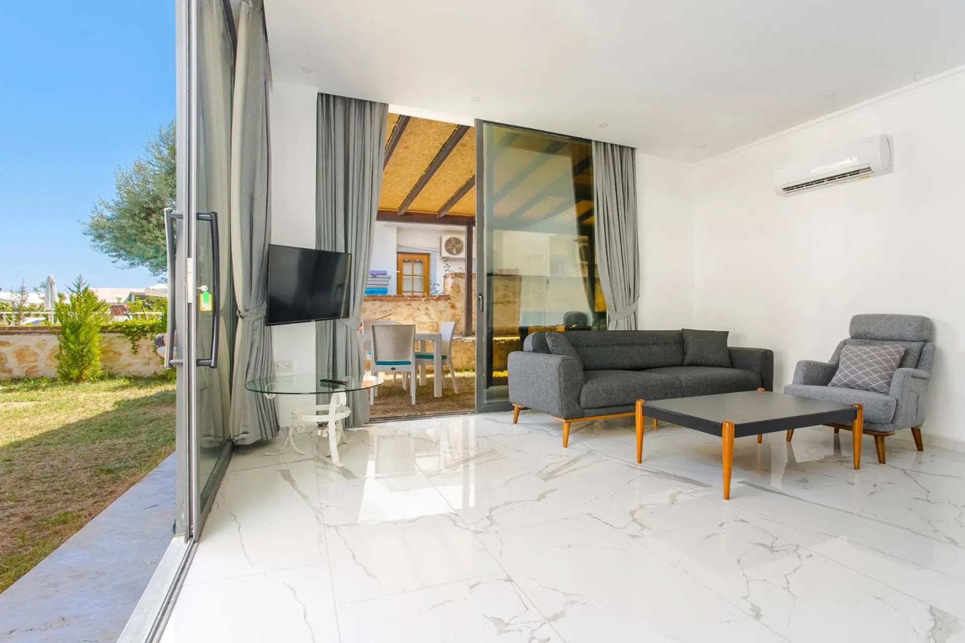 Patio in Nur Suites & Hotels