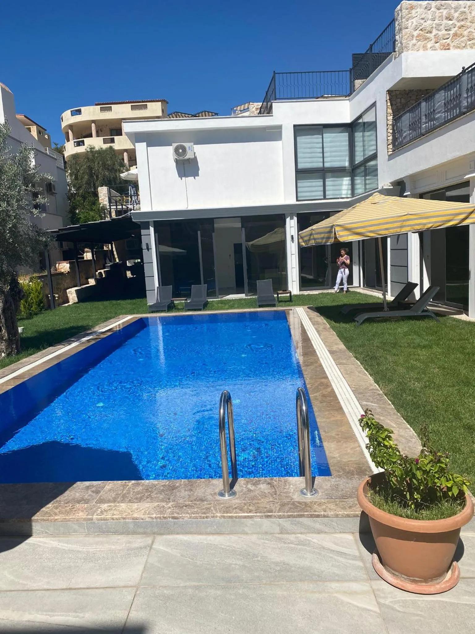 Swimming pool in Nur Suites & Hotels