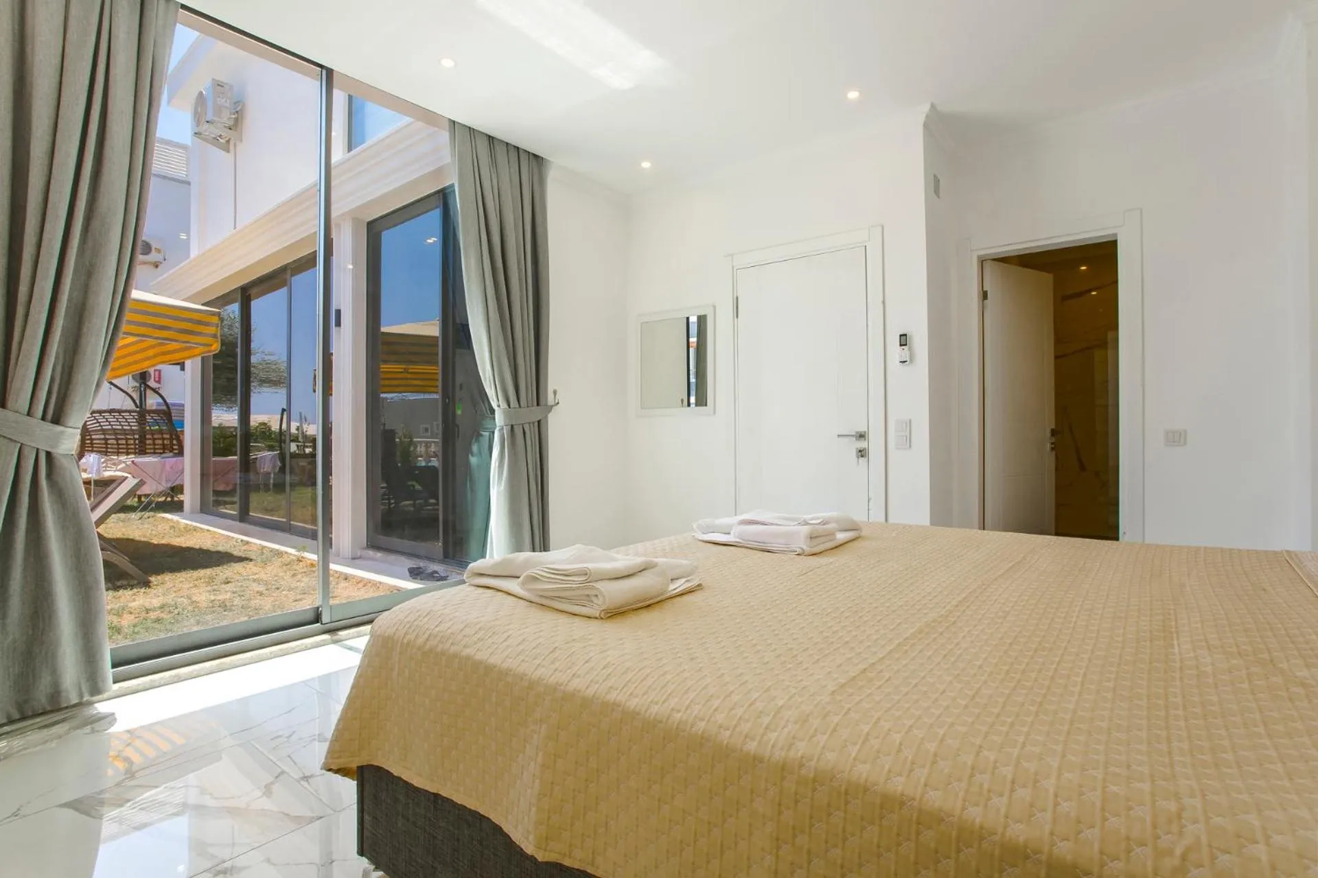 Photo of the whole room, Bed in Nur Suites & Hotels