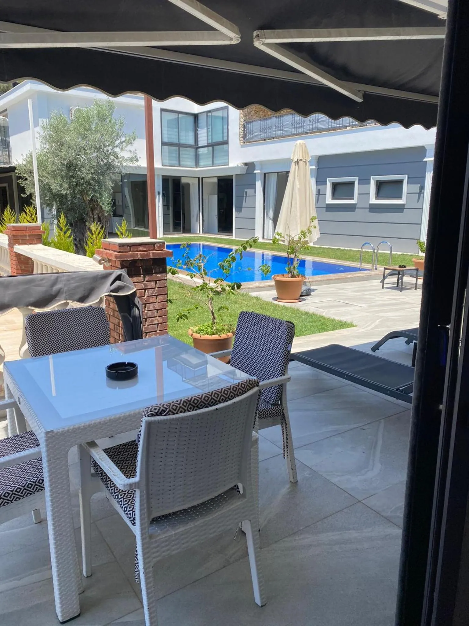 Patio in Nur Suites & Hotels