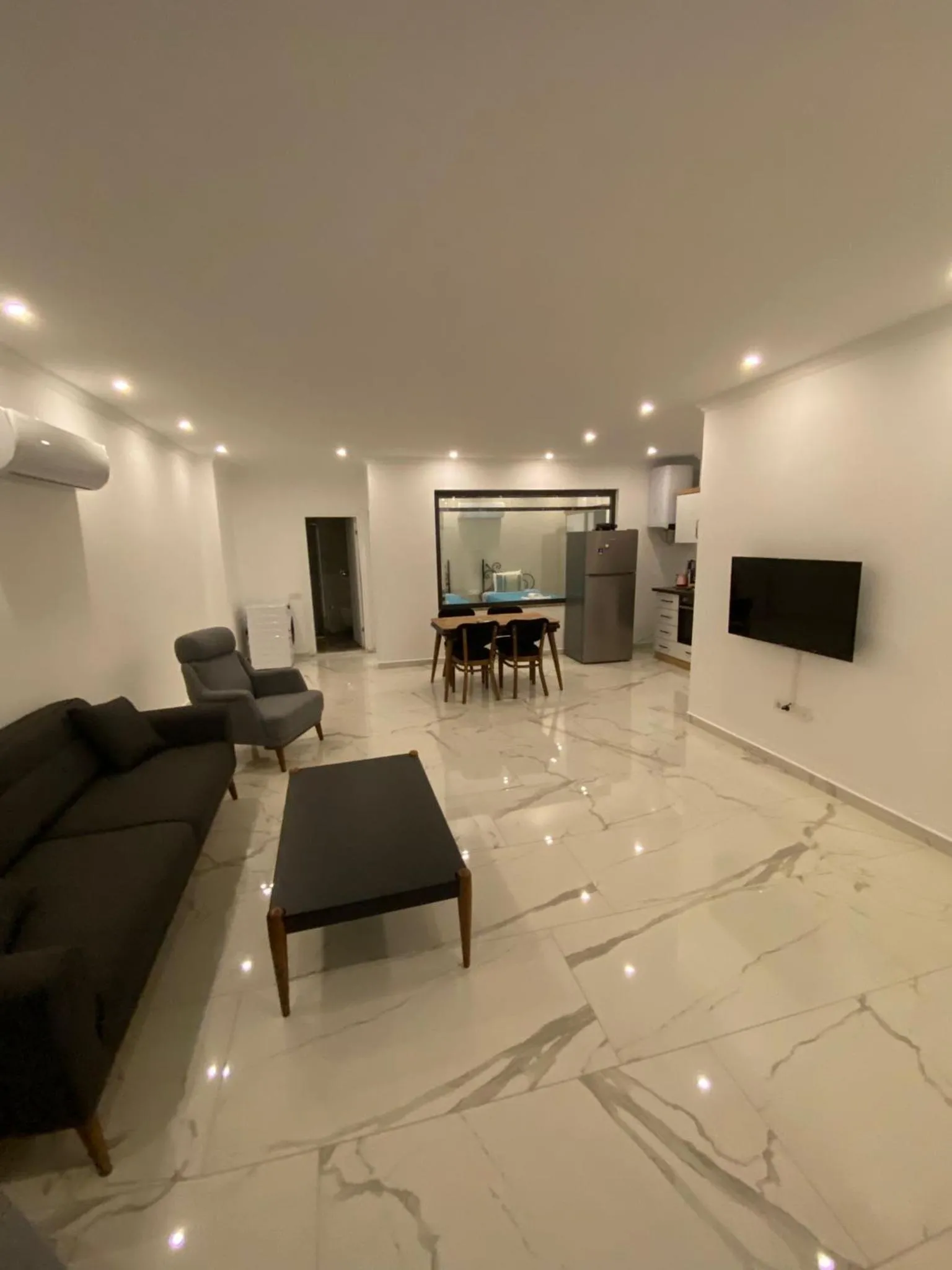 Communal lounge/ TV room in Nur Suites & Hotels