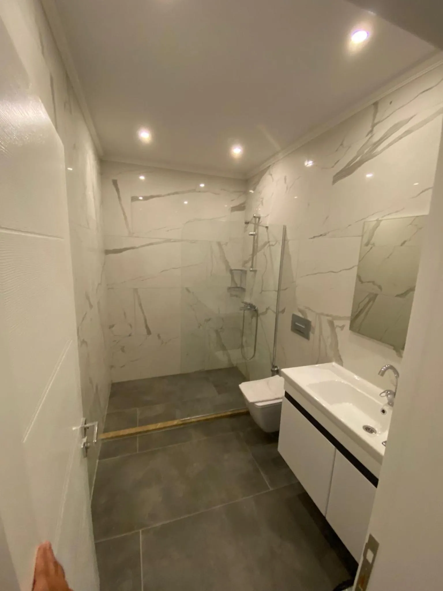 Shower in Nur Suites & Hotels