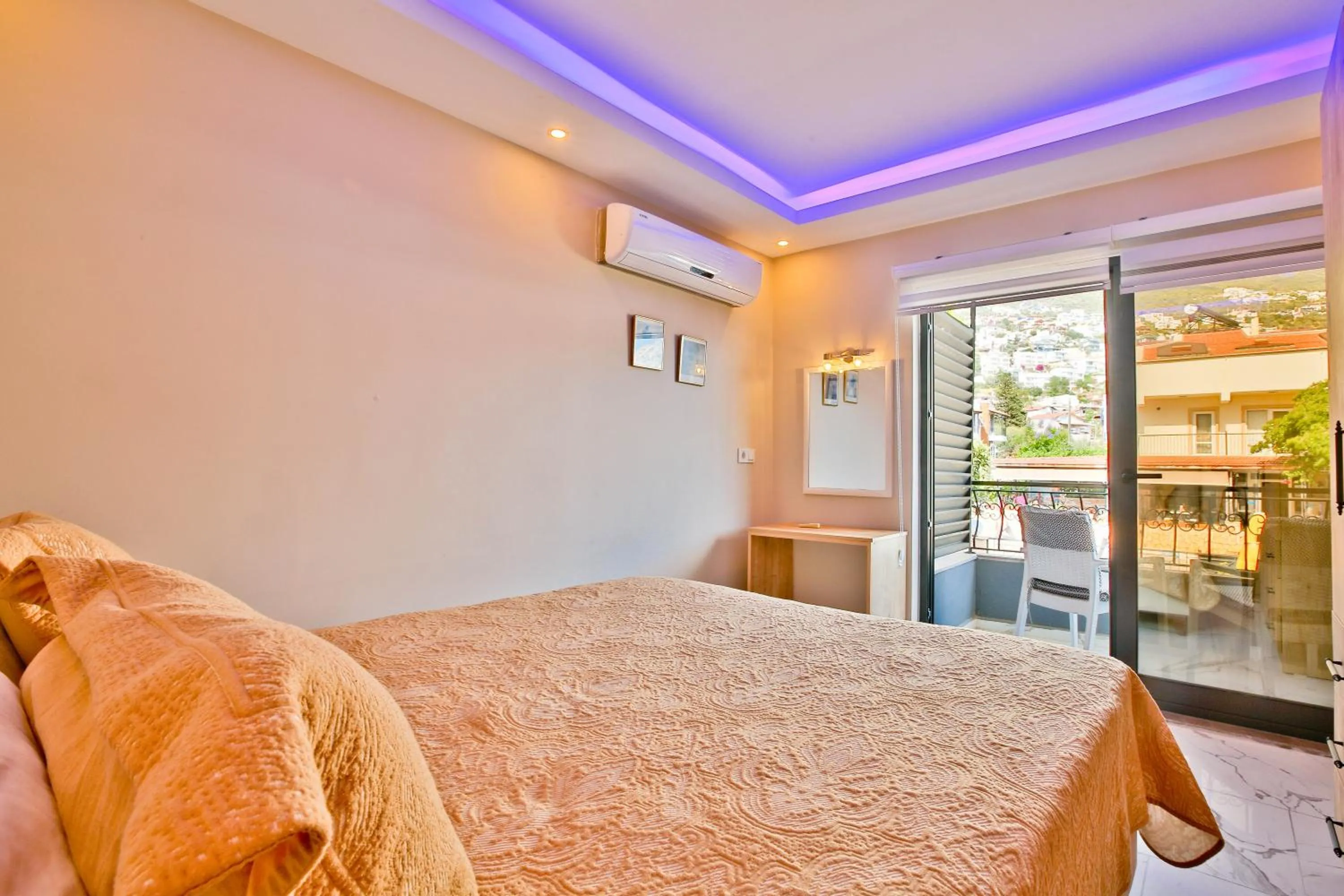 Bed in Nur Suites & Hotels