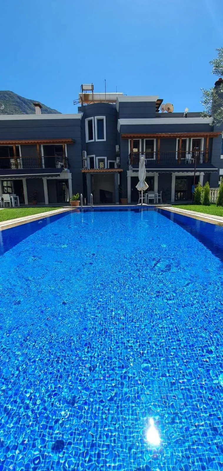 Swimming pool in Nur Suites & Hotels