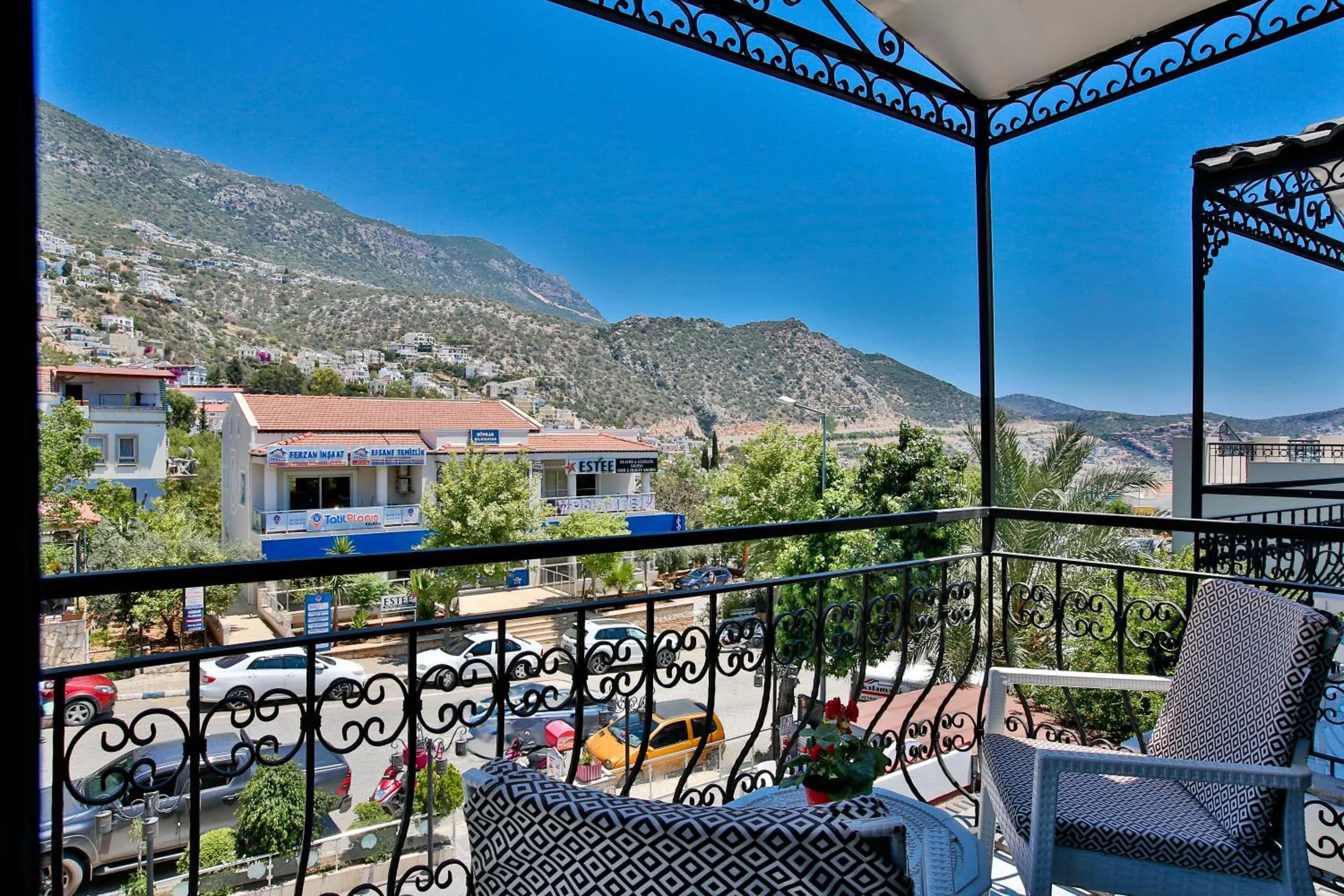 Balcony/Terrace in Nur Suites & Hotels