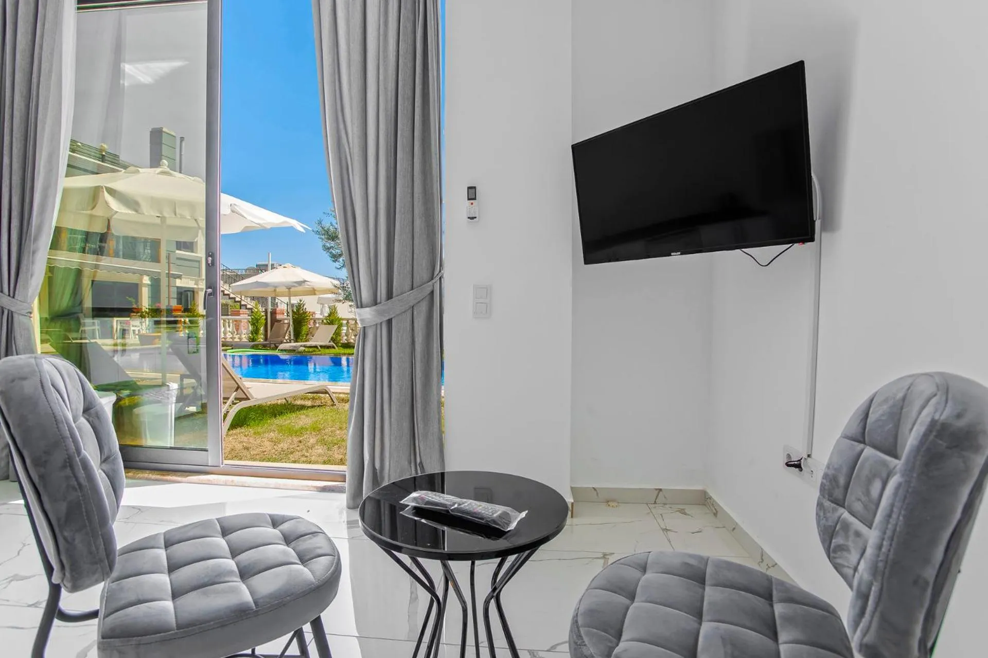 Seating area in Nur Suites & Hotels