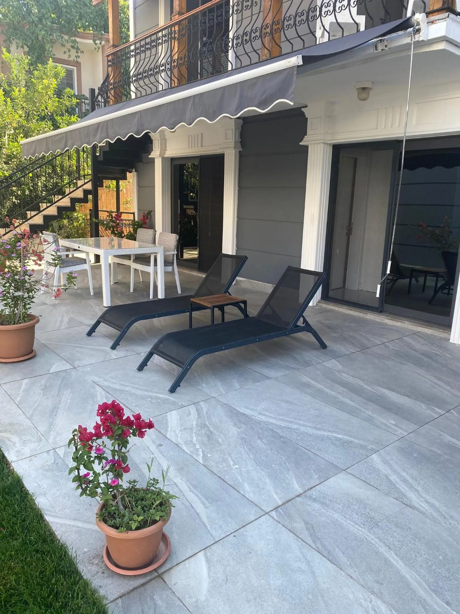 Patio in Nur Suites & Hotels