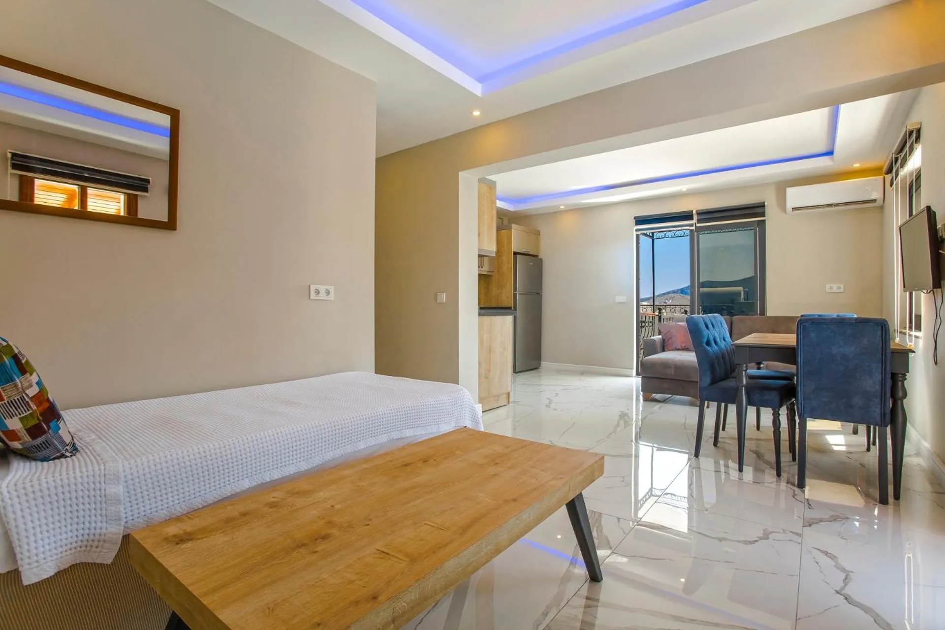 Dining area, Bed in Nur Suites & Hotels