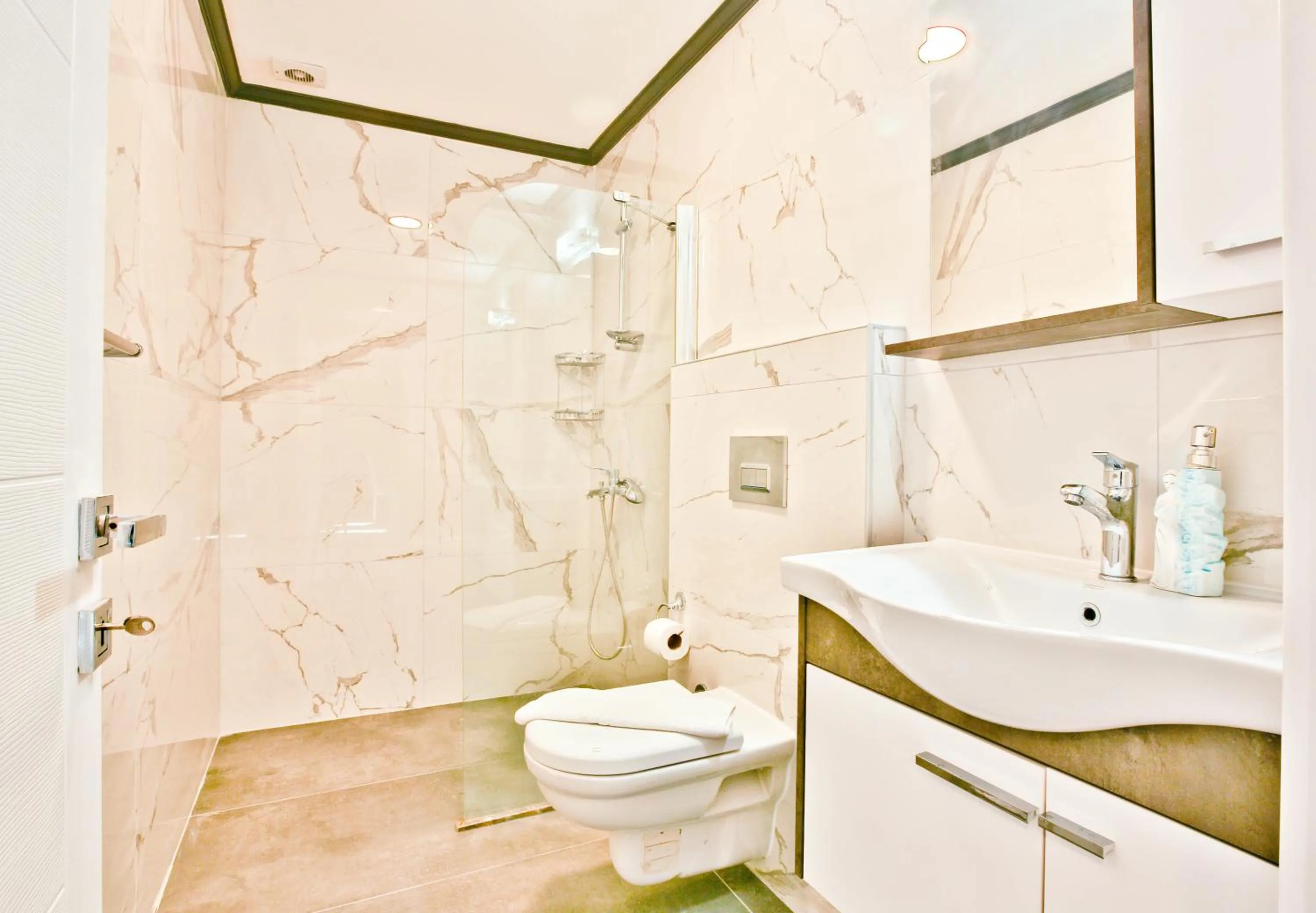 Bathroom in Nur Suites & Hotels