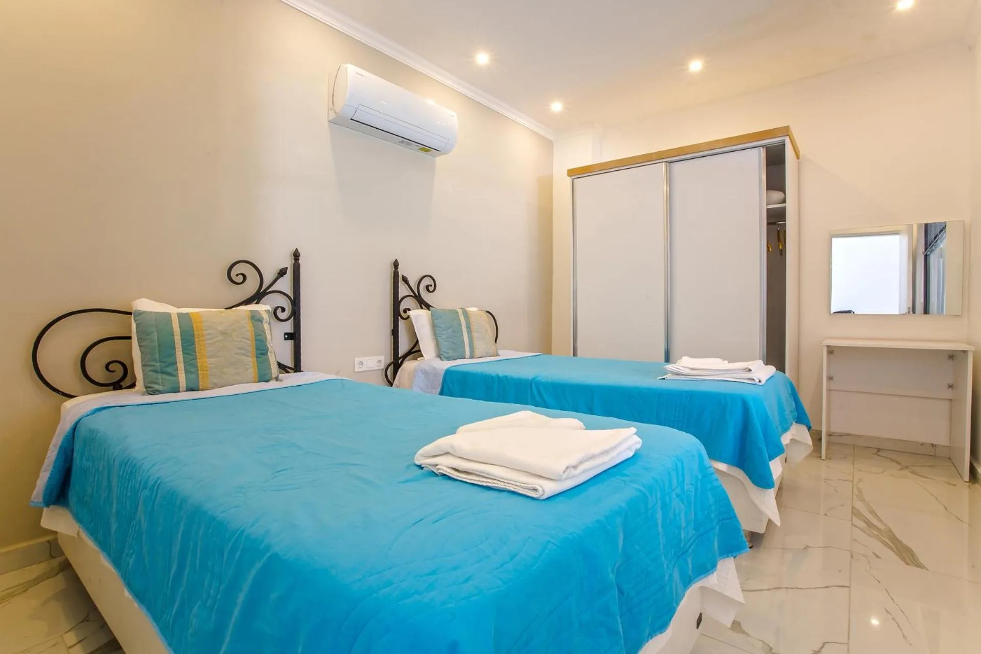 Bed in Nur Suites & Hotels