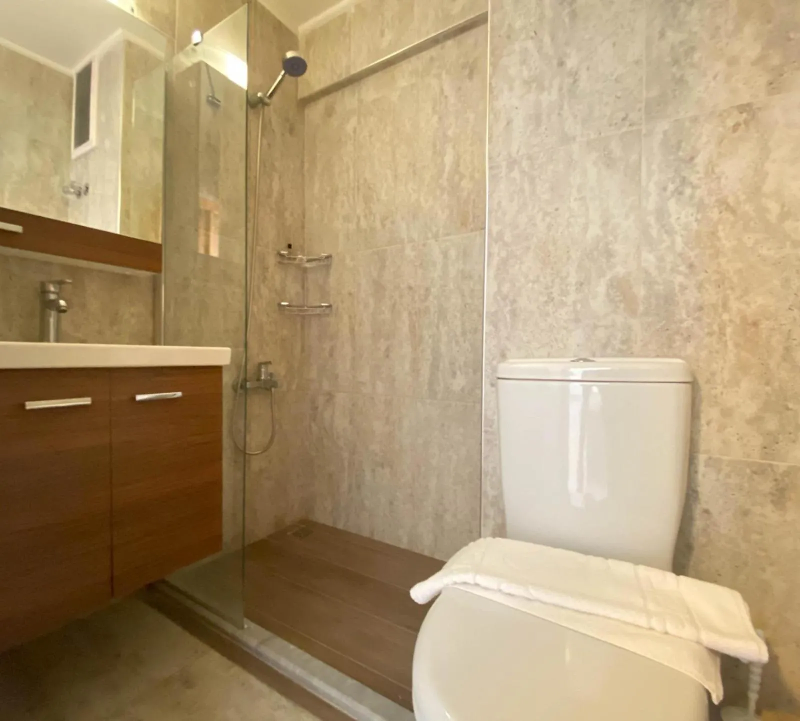 Shower in Nur Suites & Hotels