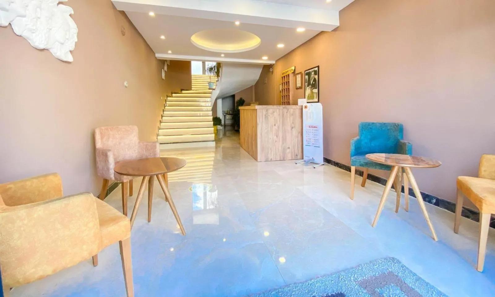 Lobby or reception in Nur Suites & Hotels
