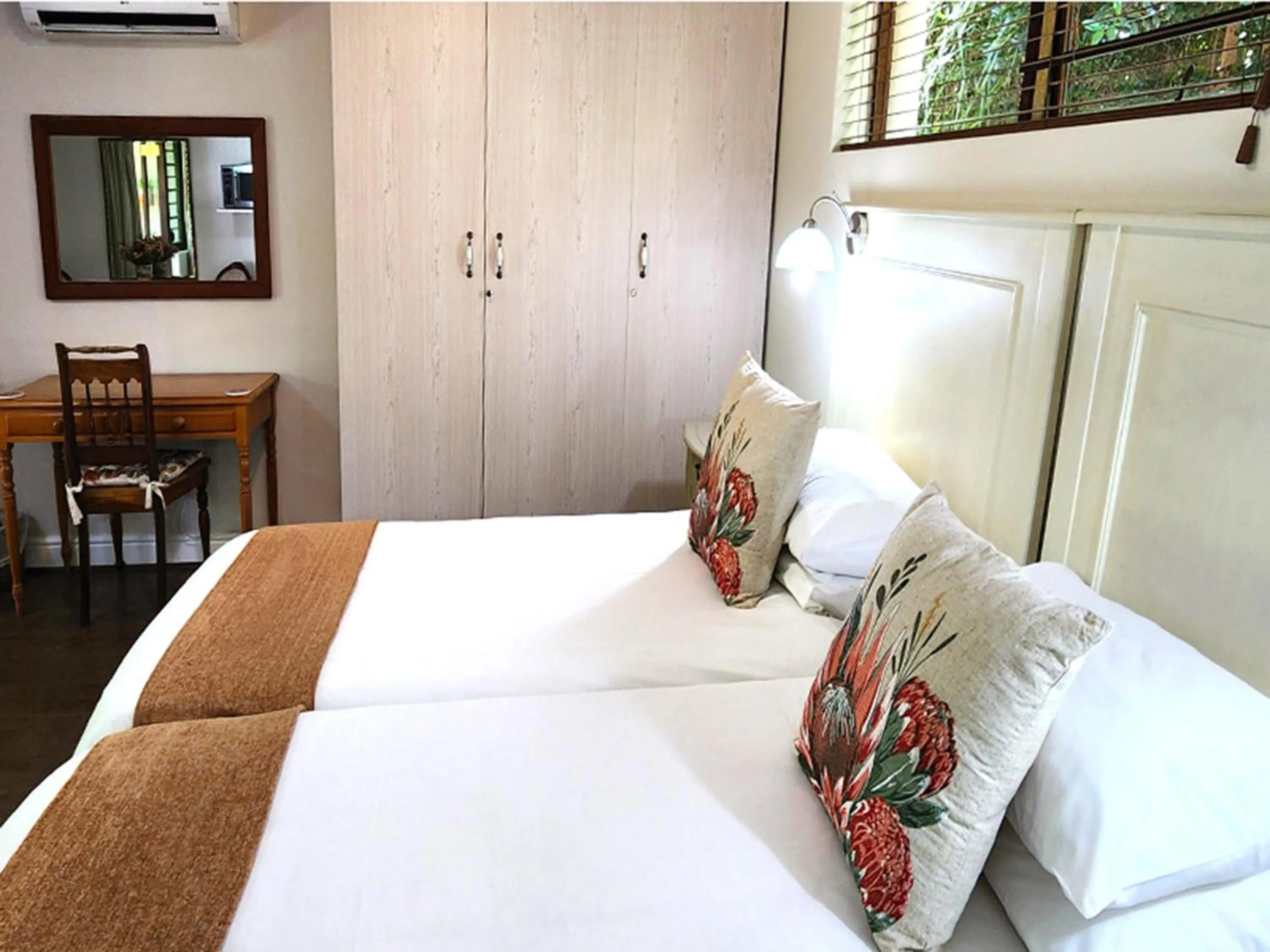 Bed in Caledon 23 Country House