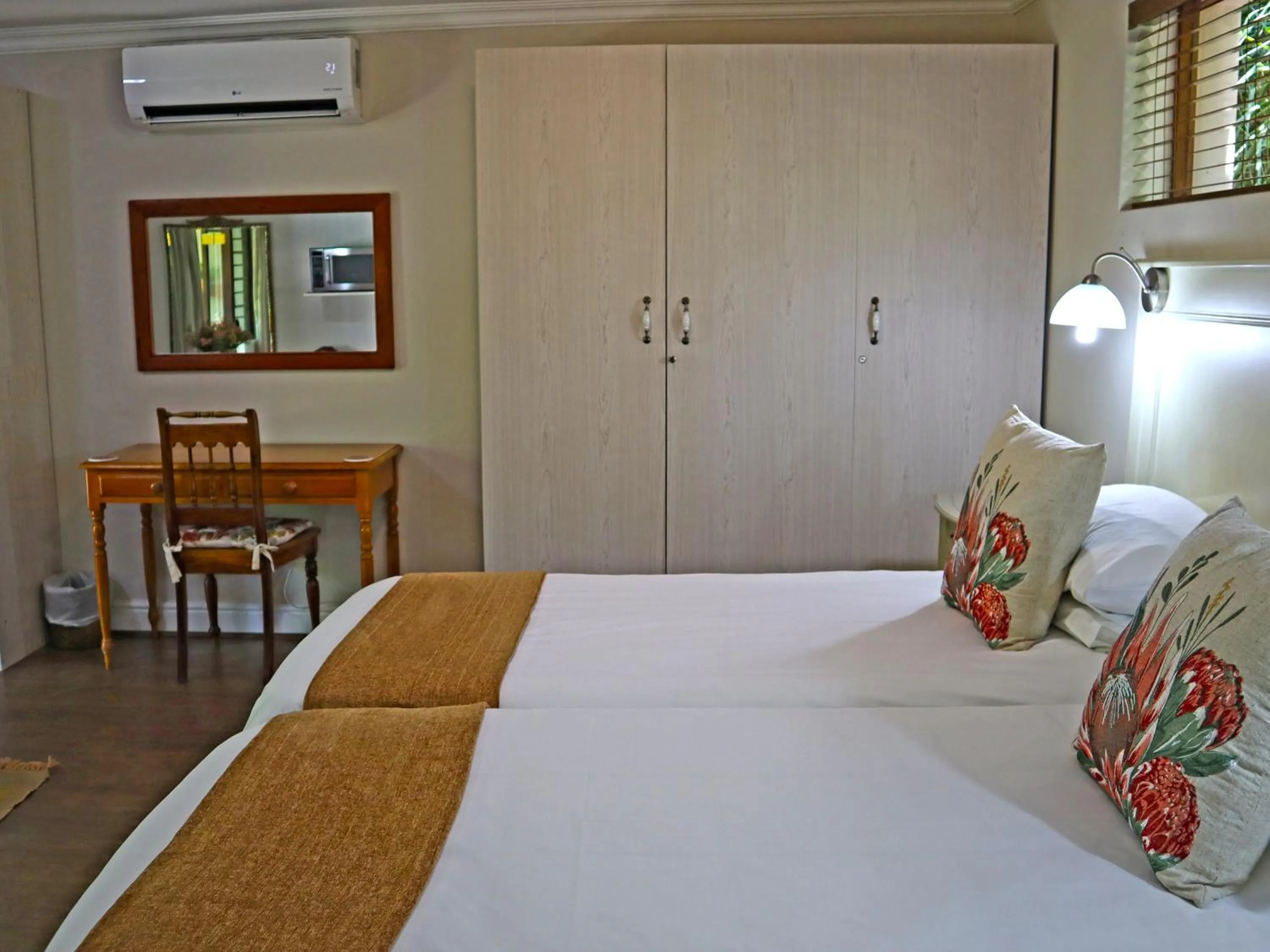 Bed in Caledon 23 Country House