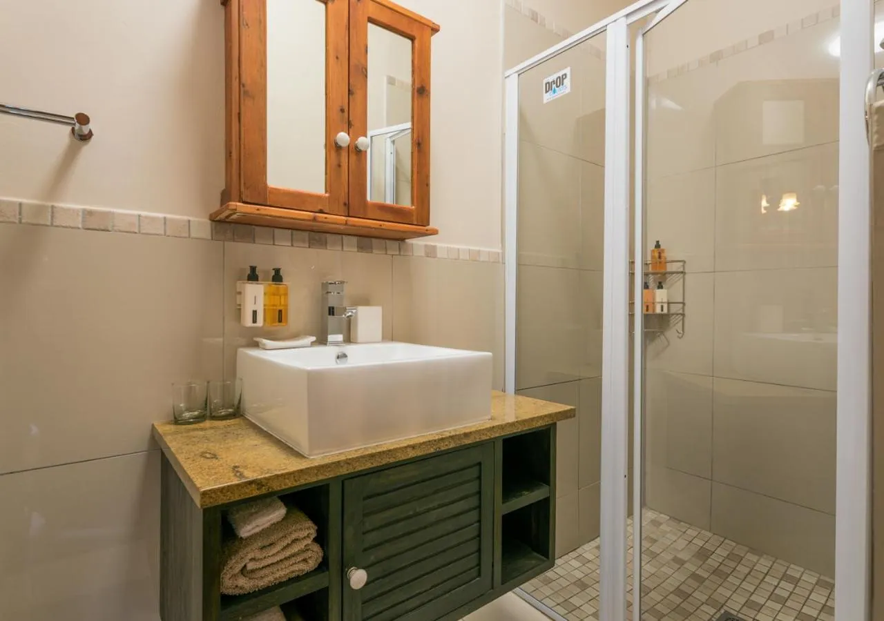 Shower in Caledon 23 Country House