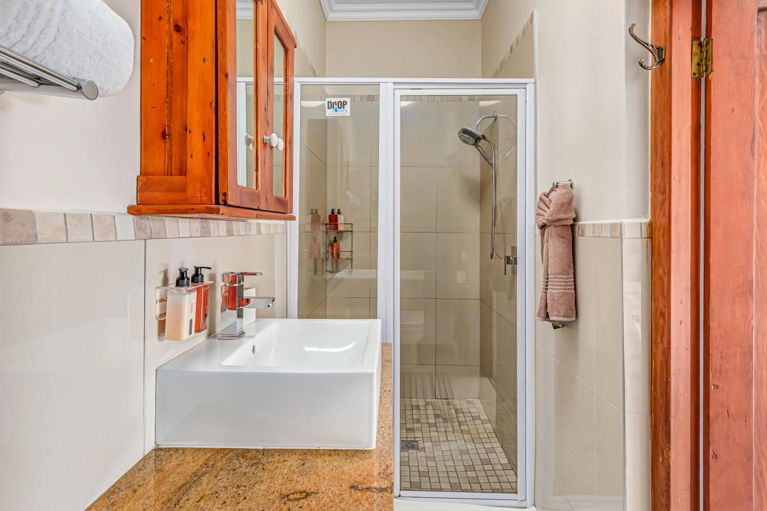 Shower in Caledon 23 Guest House