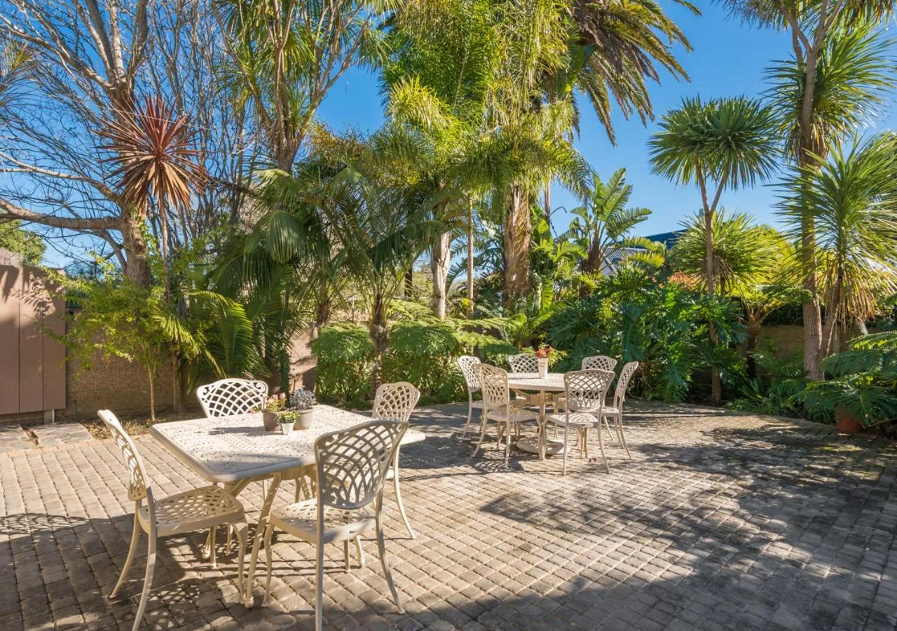 Property building in Caledon 23 Country House