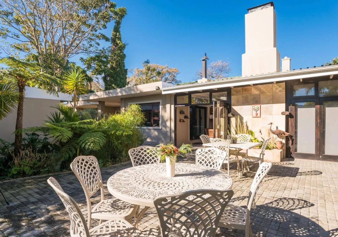 Property building in Caledon 23 Country House