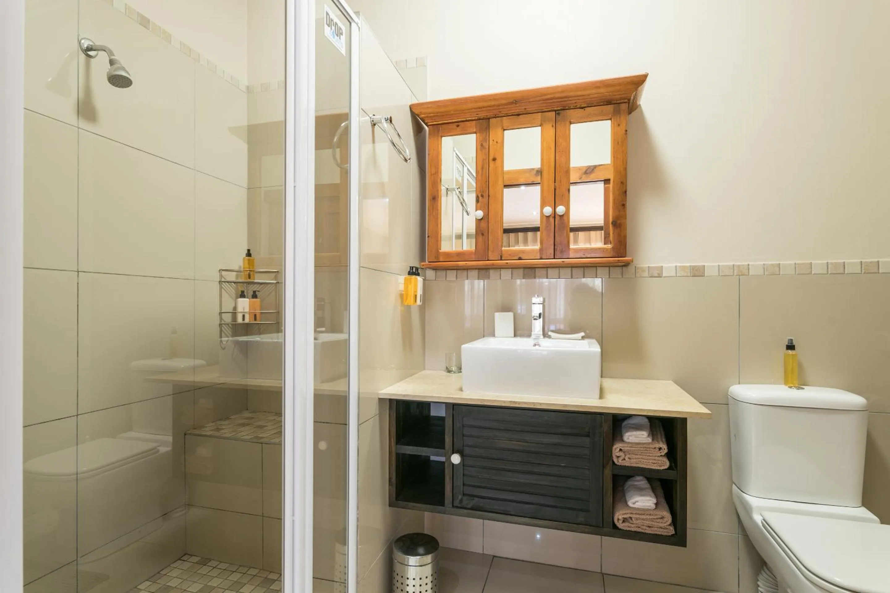 Shower in Caledon 23 Country House