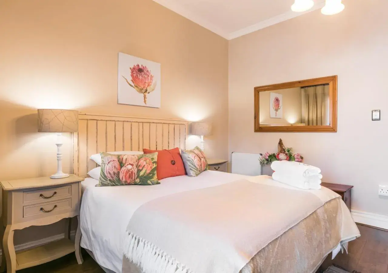 Deluxe Queen Suite - single occupancy in Caledon 23 Guest House Deluxe Queen Suite - single occupancy in Caledon 23 Guest House