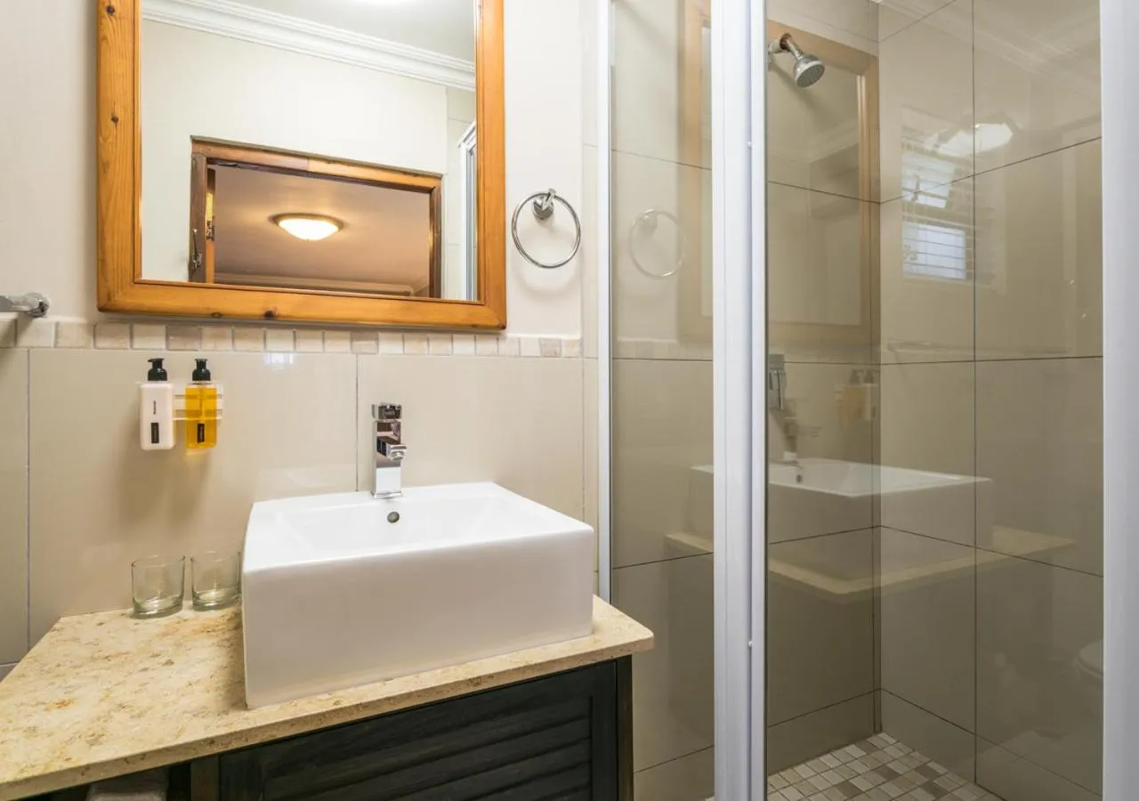 Shower in Caledon 23 Country House