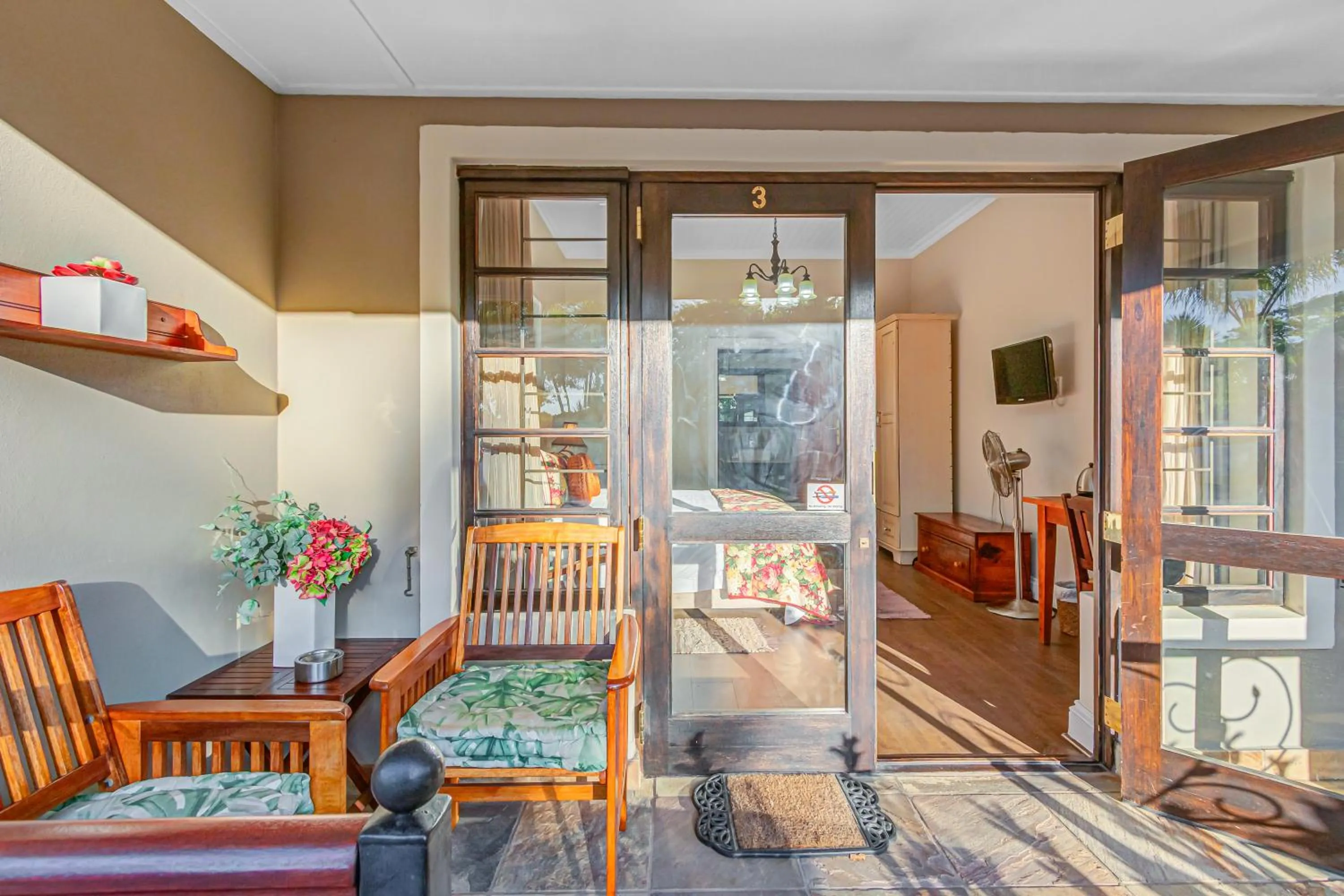 Patio in Caledon 23 Guest House