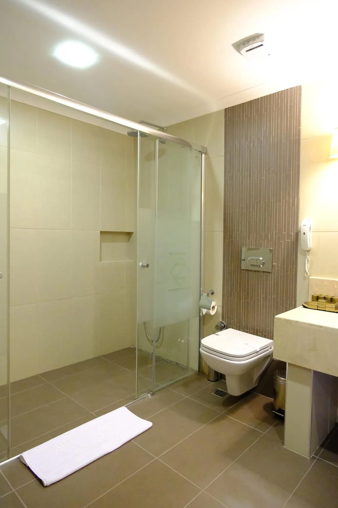 Bathroom in Azka Hotel