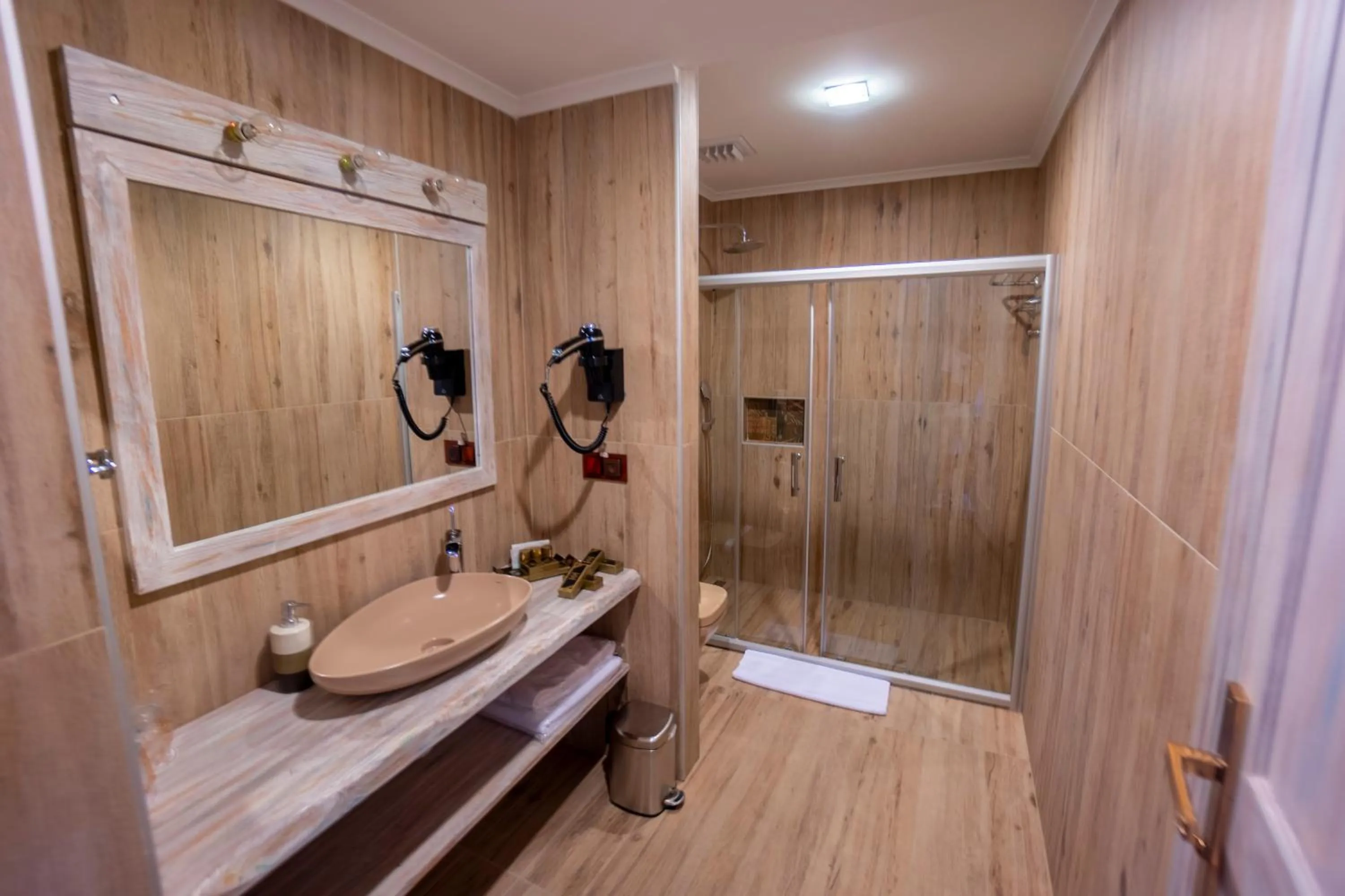 Bathroom in Azka Hotel