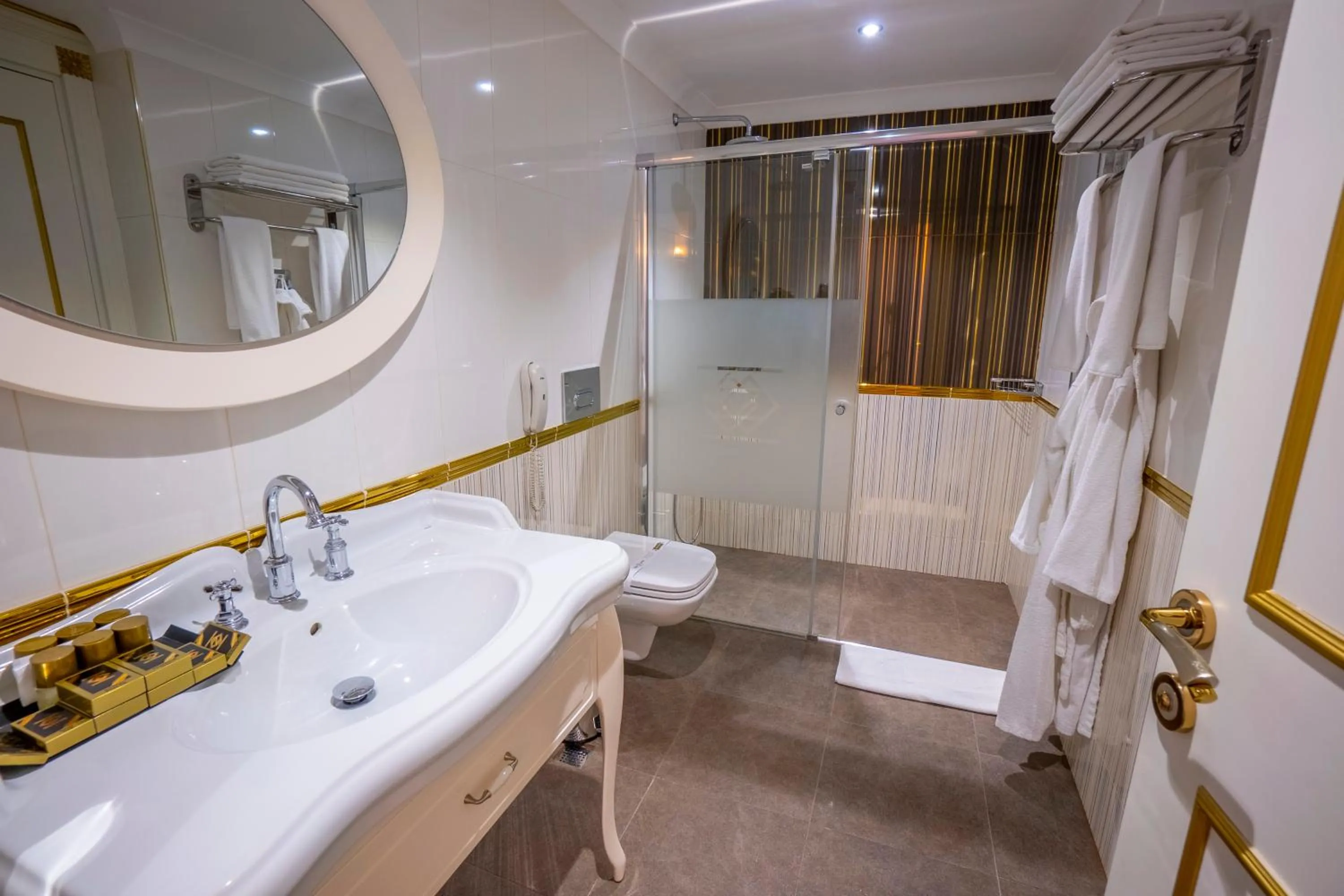 Bathroom in Azka Hotel