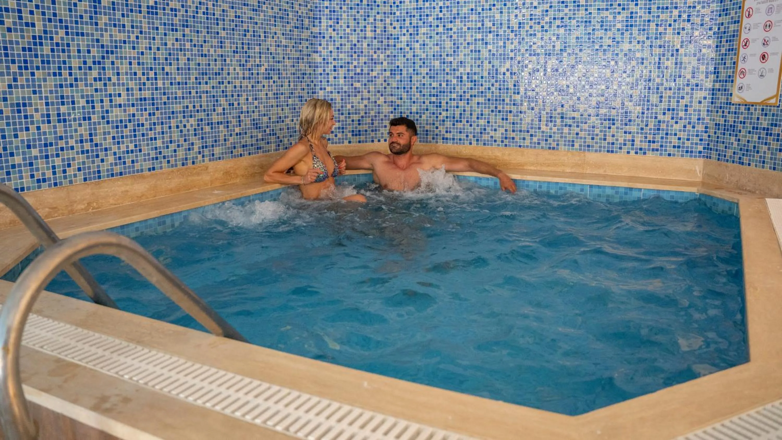 Hot Tub in Azka Hotel