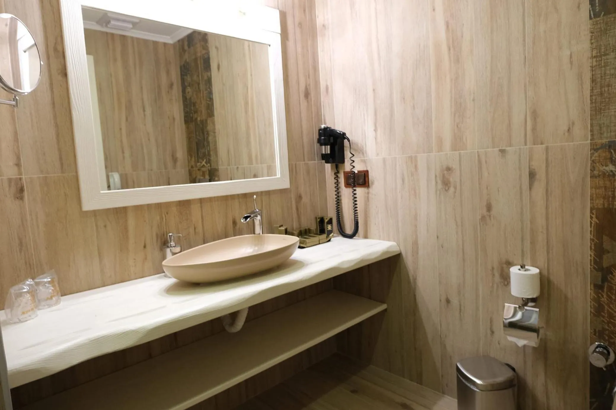 Bathroom in Azka Hotel