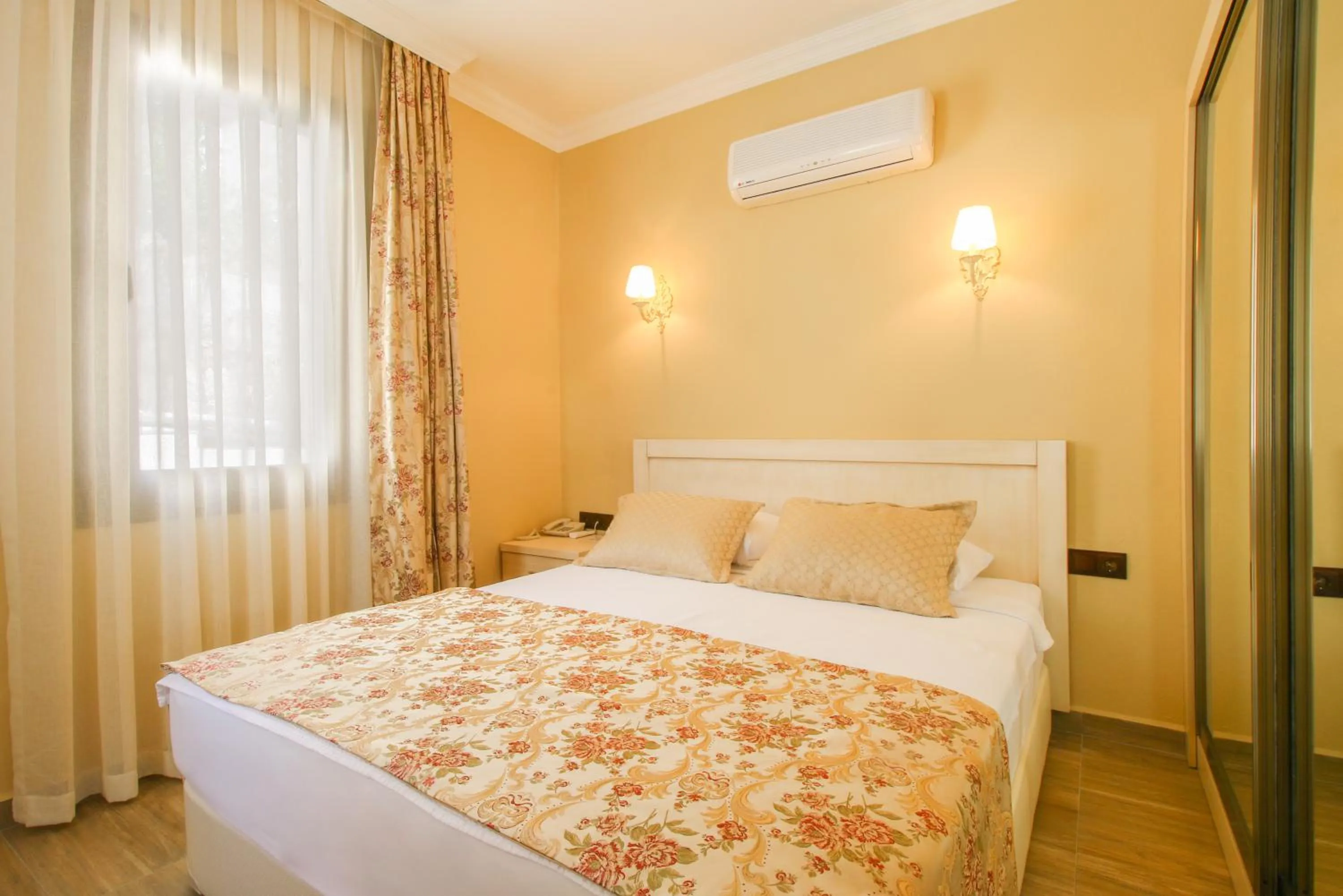 Bedroom, Bed in Azka Hotel