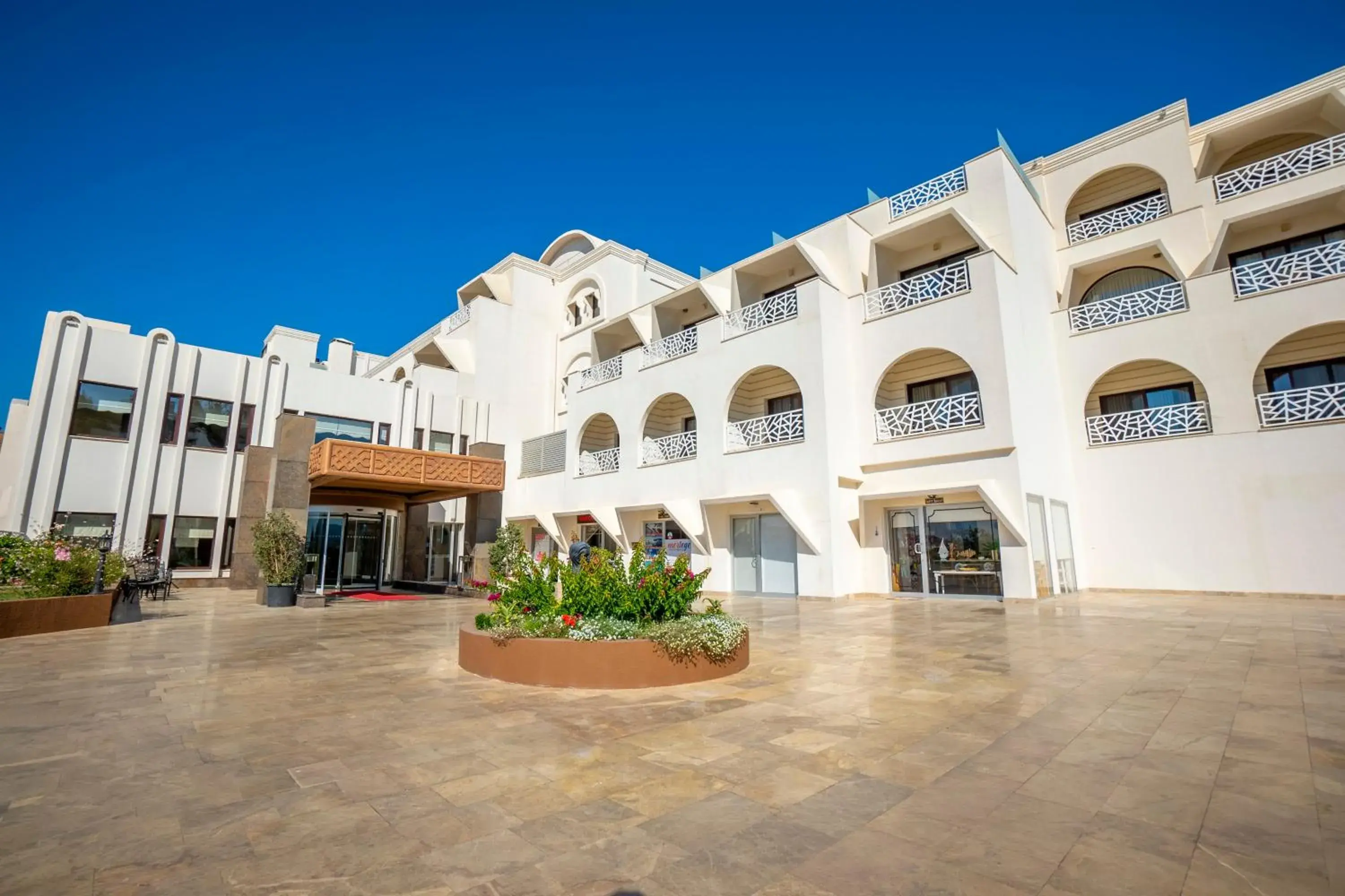 Property building in Azka Hotel Property building in Azka Hotel