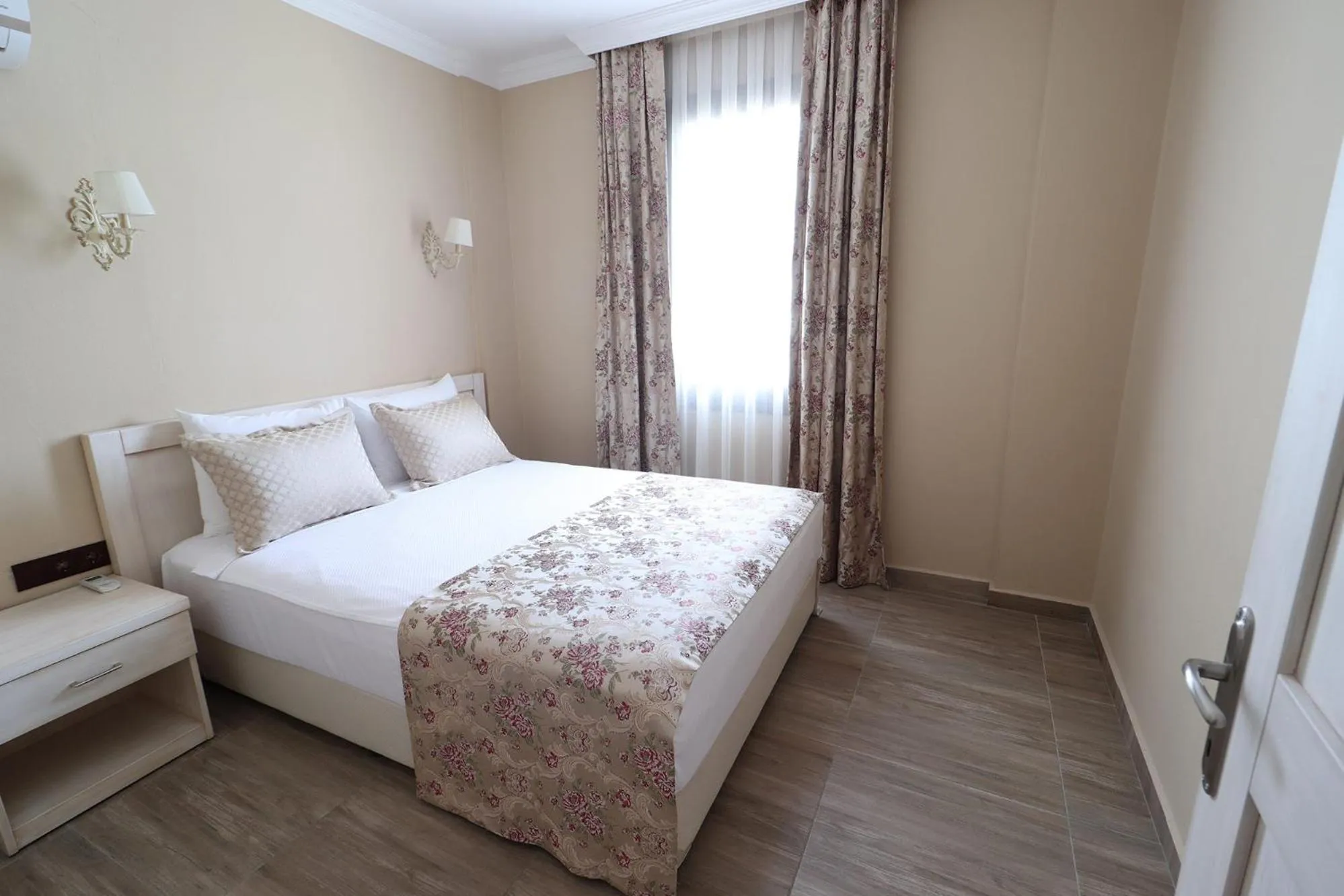 Photo of the whole room, Bed in Azka Hotel