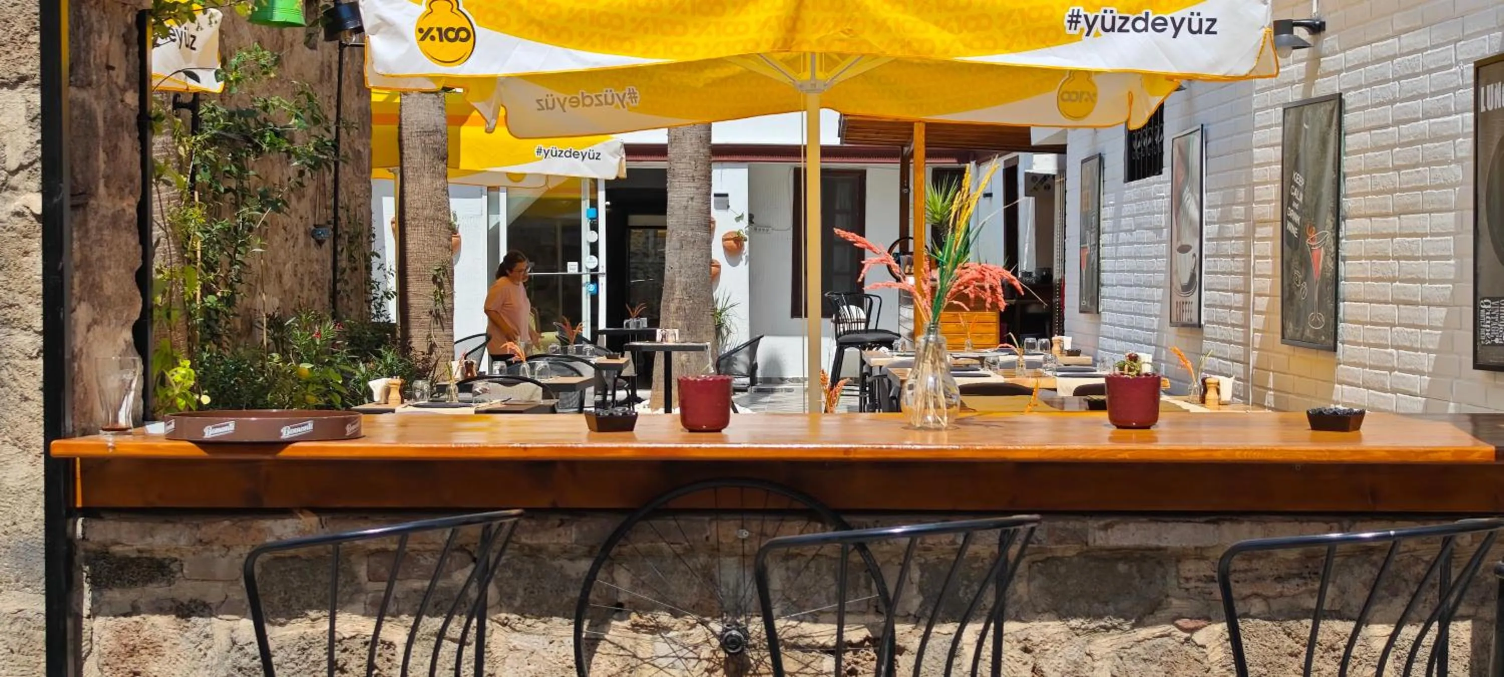 Restaurant/places to eat in Grand Erken Hotel