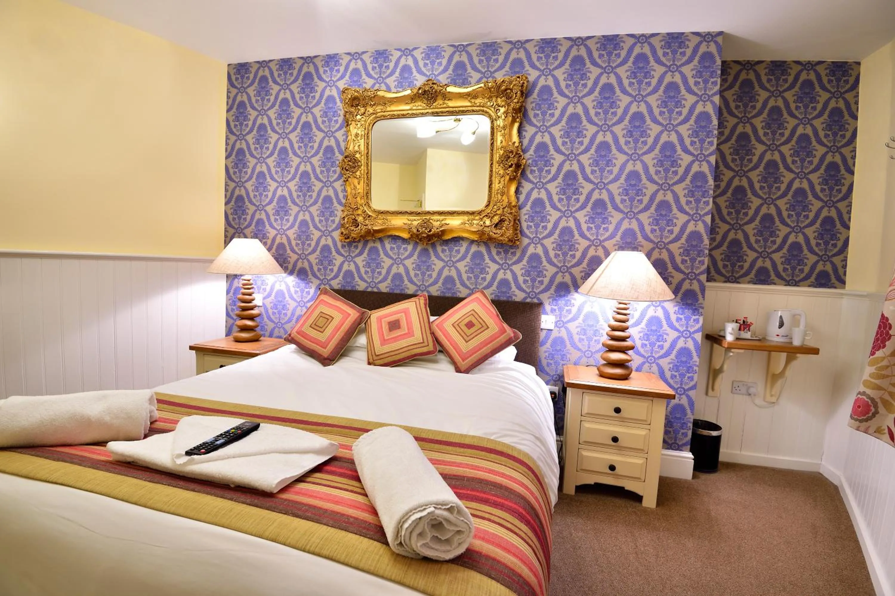 Bedroom, Bed in The Green Dragon