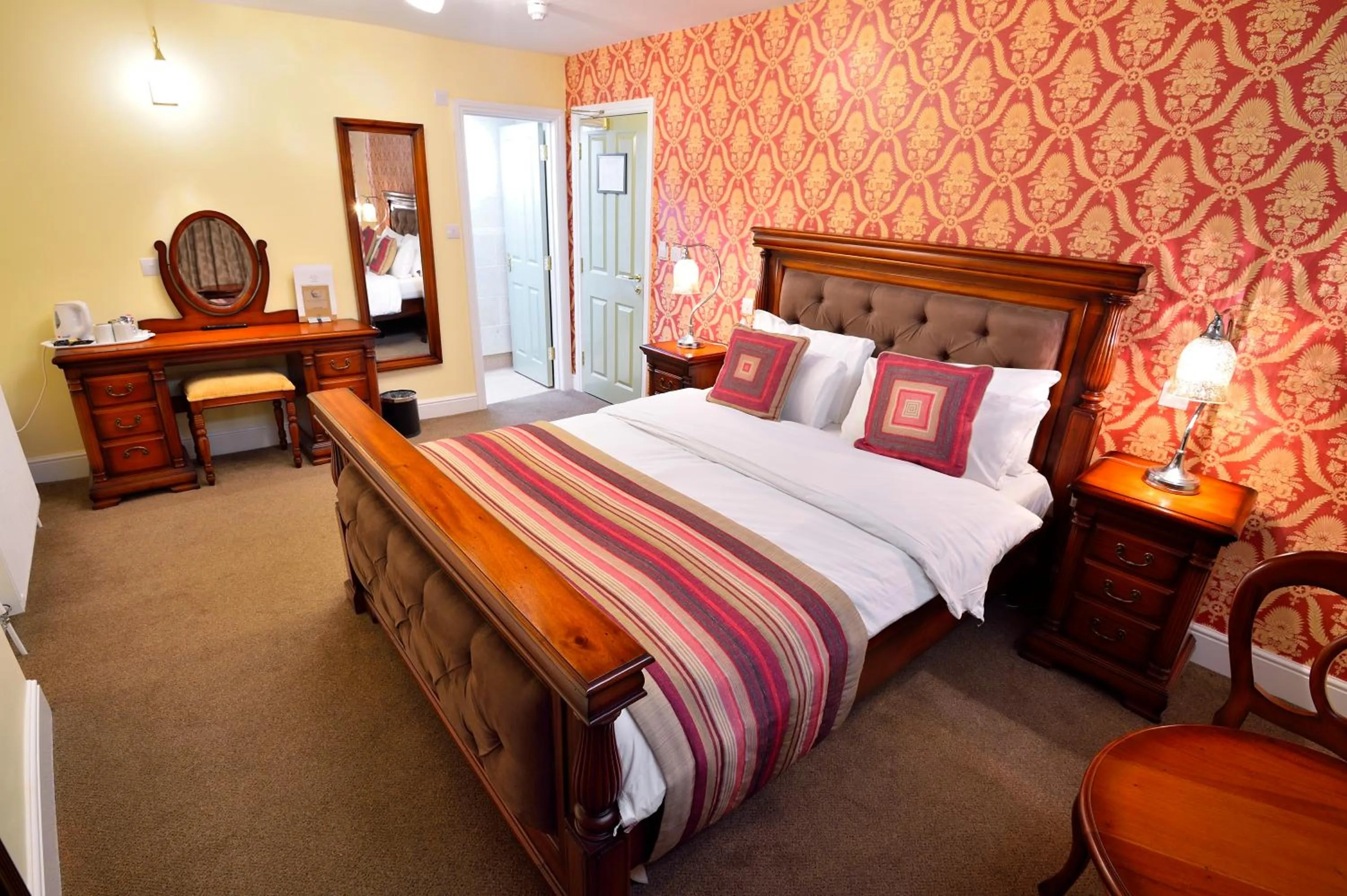 Bedroom, Bed in The Green Dragon